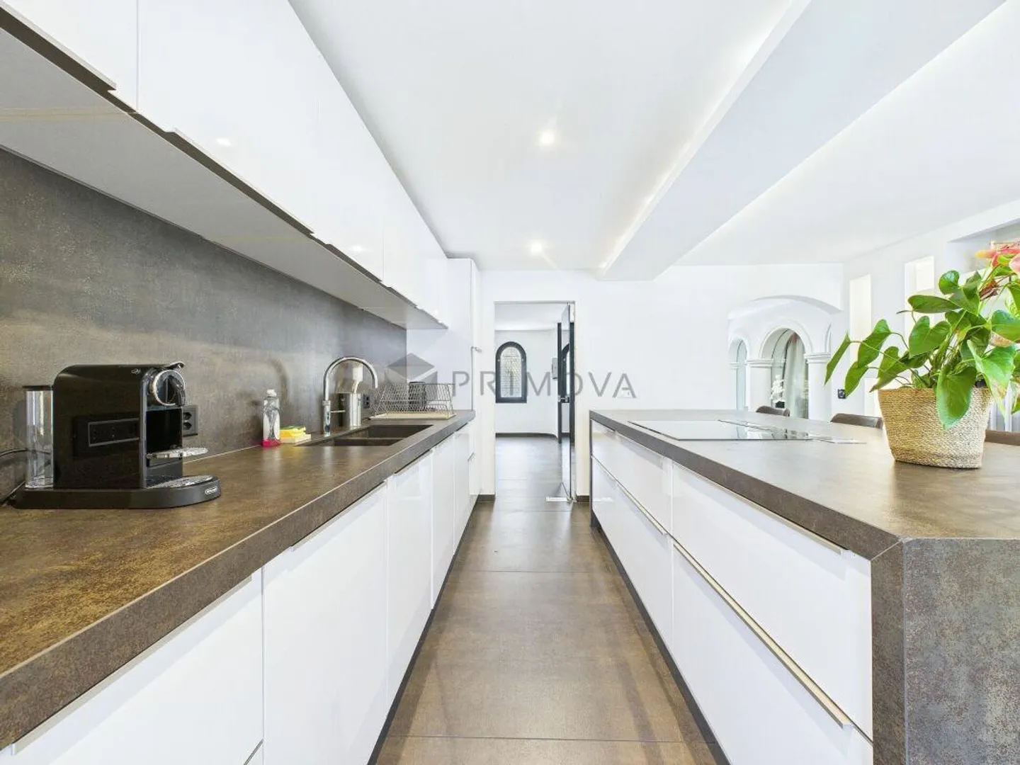 Elegance meets view: The incomparable salon of this Silenen ... - Photo 6 of 18