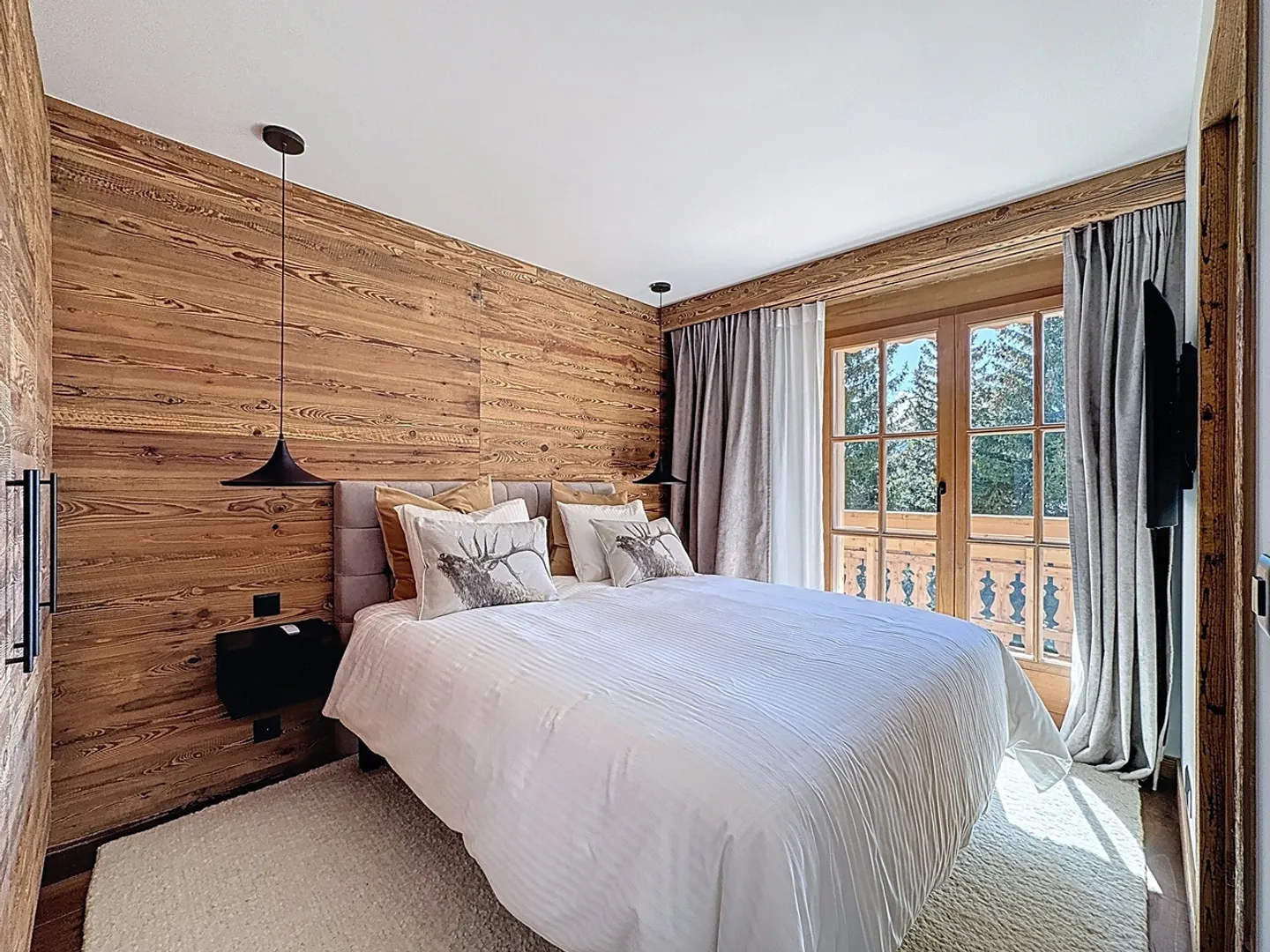 Luxury Apartment in Crans-Montana - Photo 2 of 18
