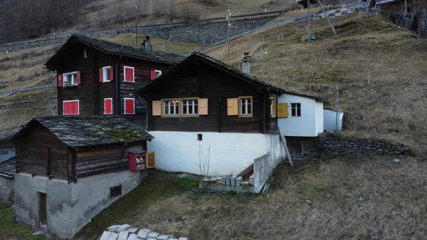 Chalet for sale - Photo 1 of 10