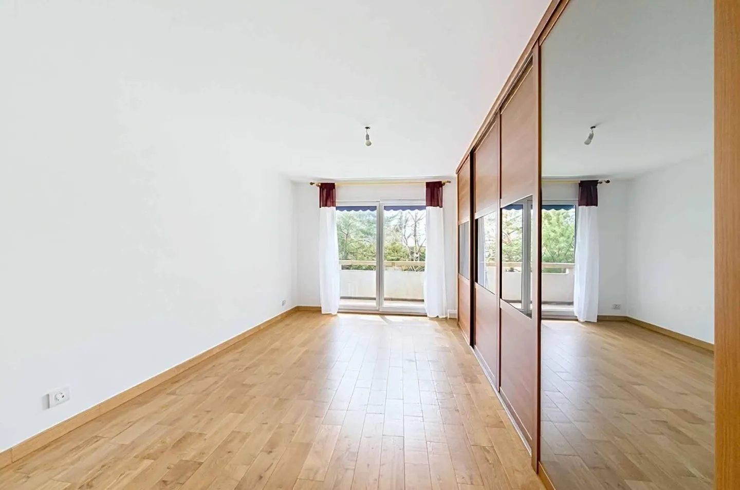 Geräumige Wohnung mit großem Balkon - Foto 2 von 5