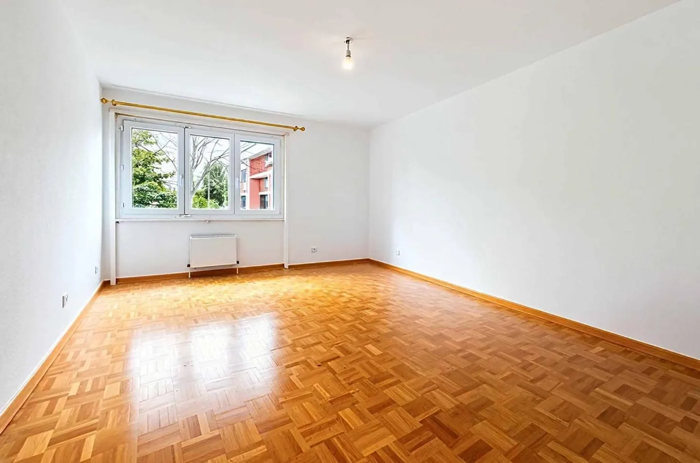 Geräumige Wohnung mit großem Balkon - Foto 3 von 5