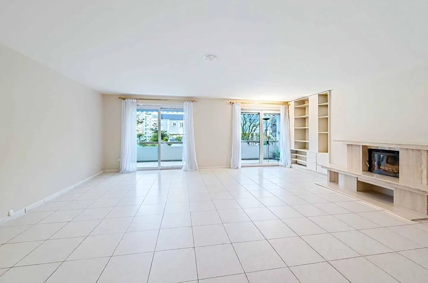 Geräumige Wohnung mit großem Balkon - Foto 1 von 5