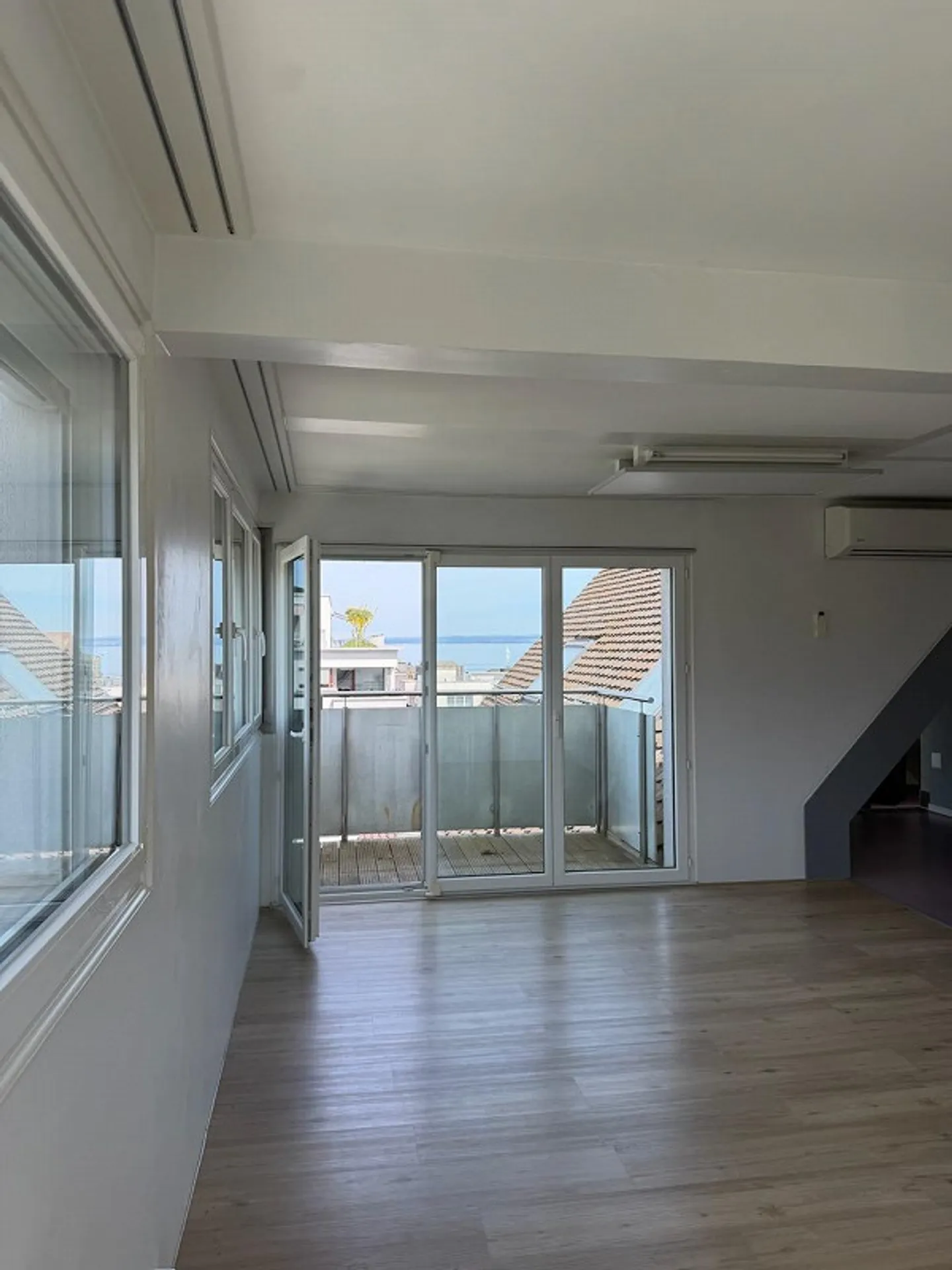 Appartement en maisonette avec vue sur le lac au centre de Rorschach - Photo 4 sur 10