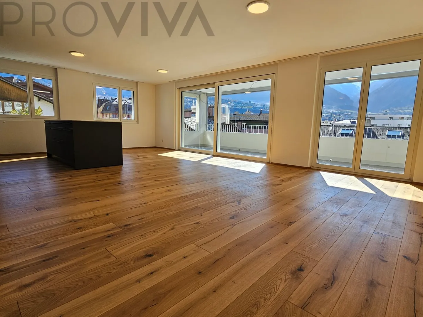 MOLTO SPAZIO ABITATIVO - GRANDE TERRAZZA E VISTA LIBERA - Foto 1 di 11