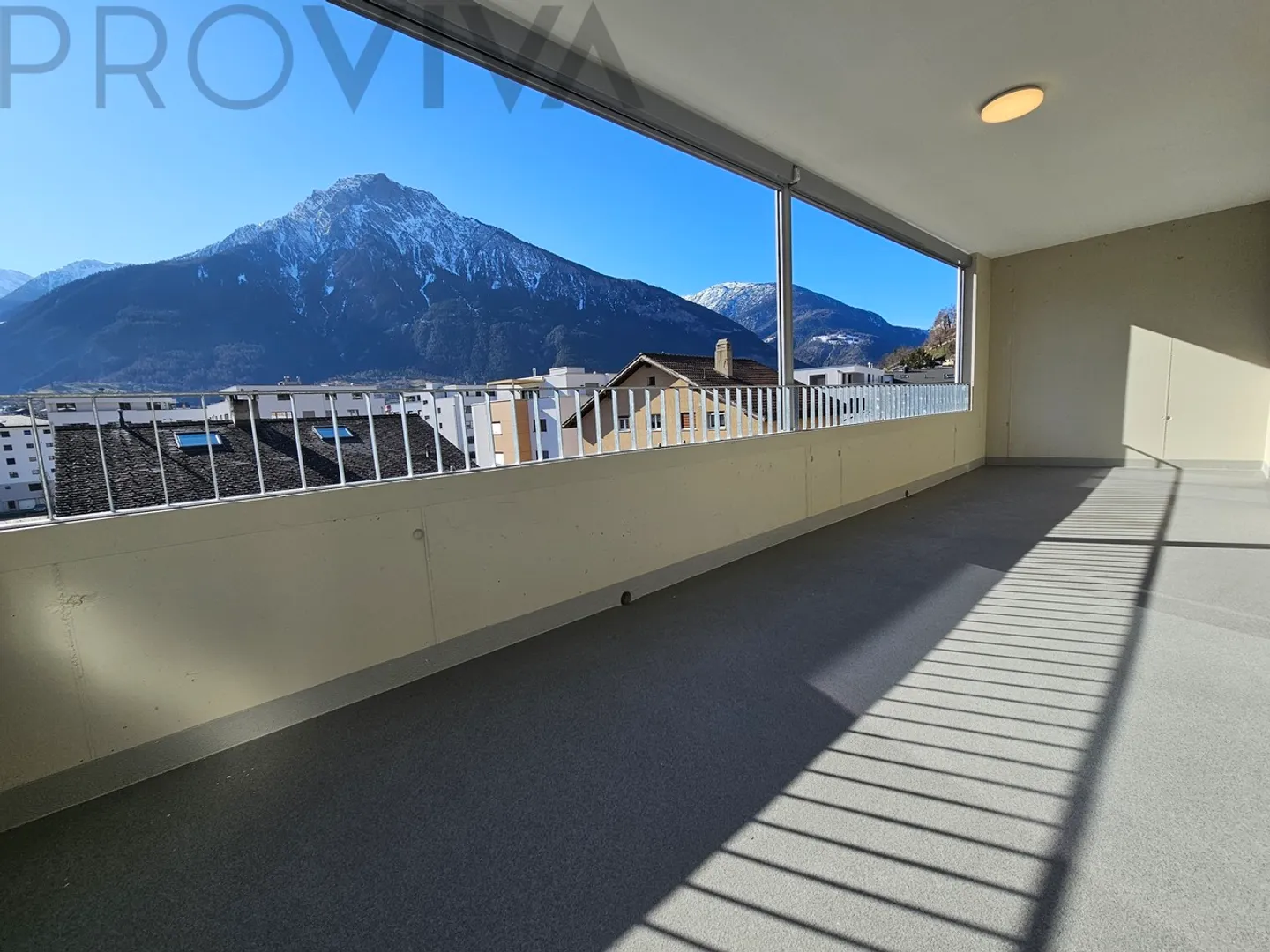 MOLTO SPAZIO ABITATIVO - GRANDE TERRAZZA E VISTA LIBERA - Foto 2 di 11