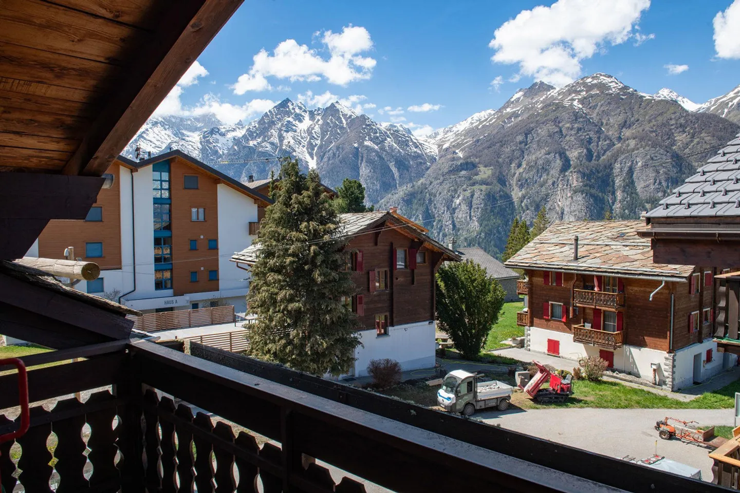 Sunny attic apartment in a chalet, directly by the cable car - Photo 1 of 9