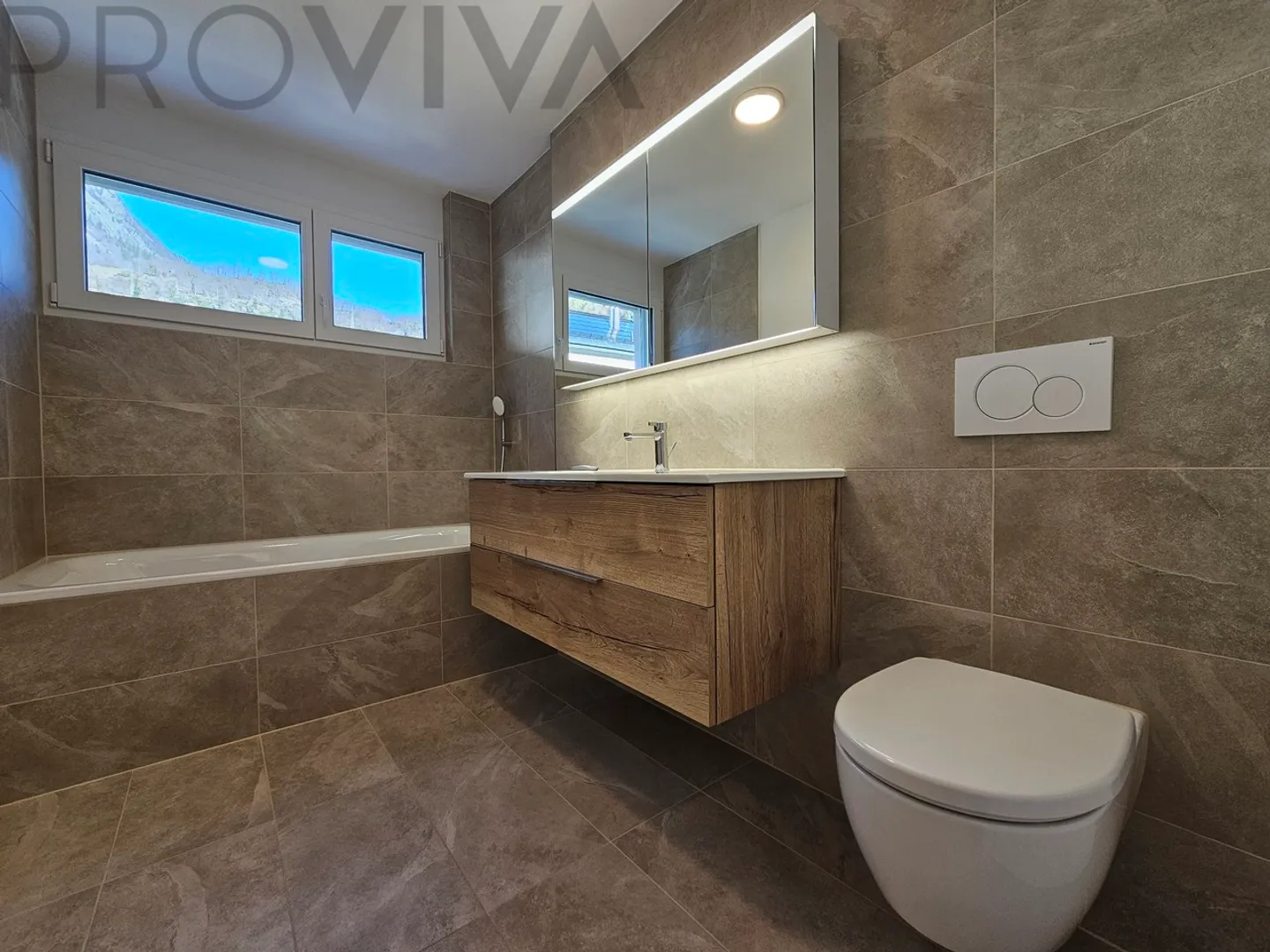 MOLTO SPAZIO ABITATIVO - GRANDE TERRAZZA E VISTA LIBERA - Foto 4 di 11