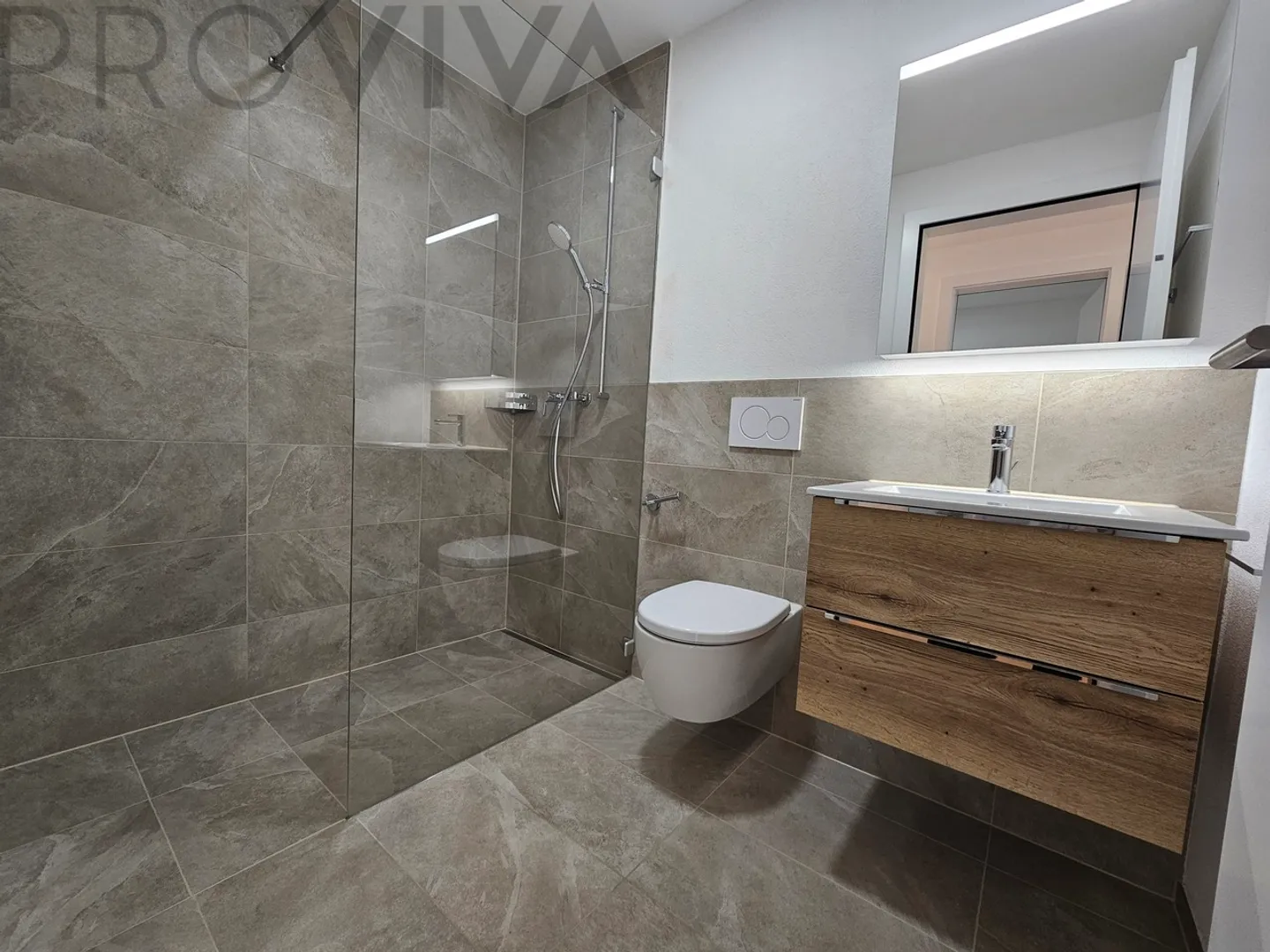 MOLTO SPAZIO ABITATIVO - GRANDE TERRAZZA E VISTA LIBERA - Foto 7 di 11