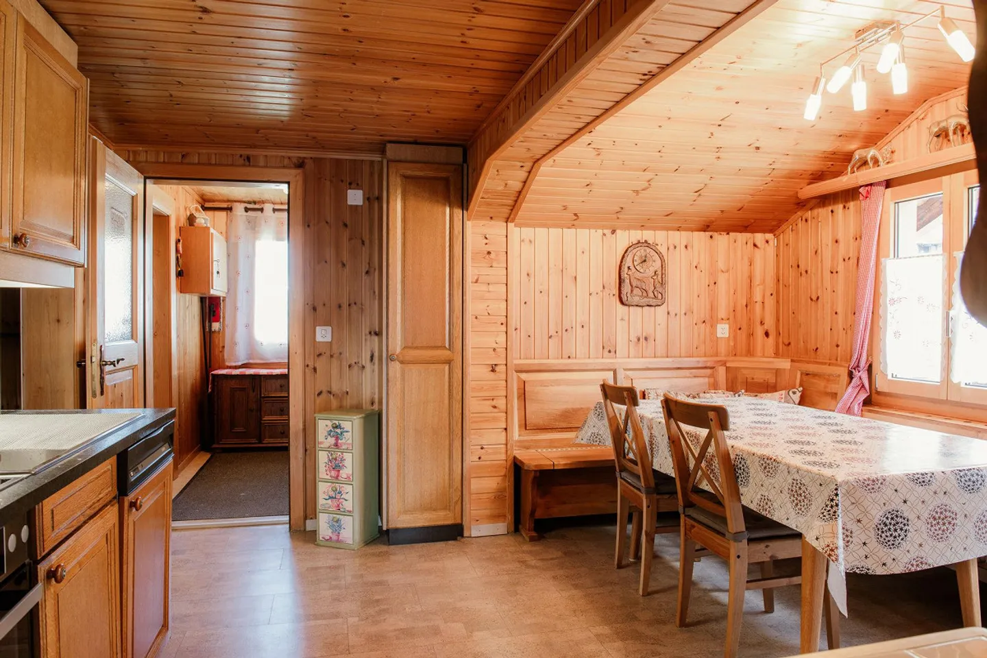 Sunny attic apartment in a chalet, directly by the cable car - Photo 2 of 9
