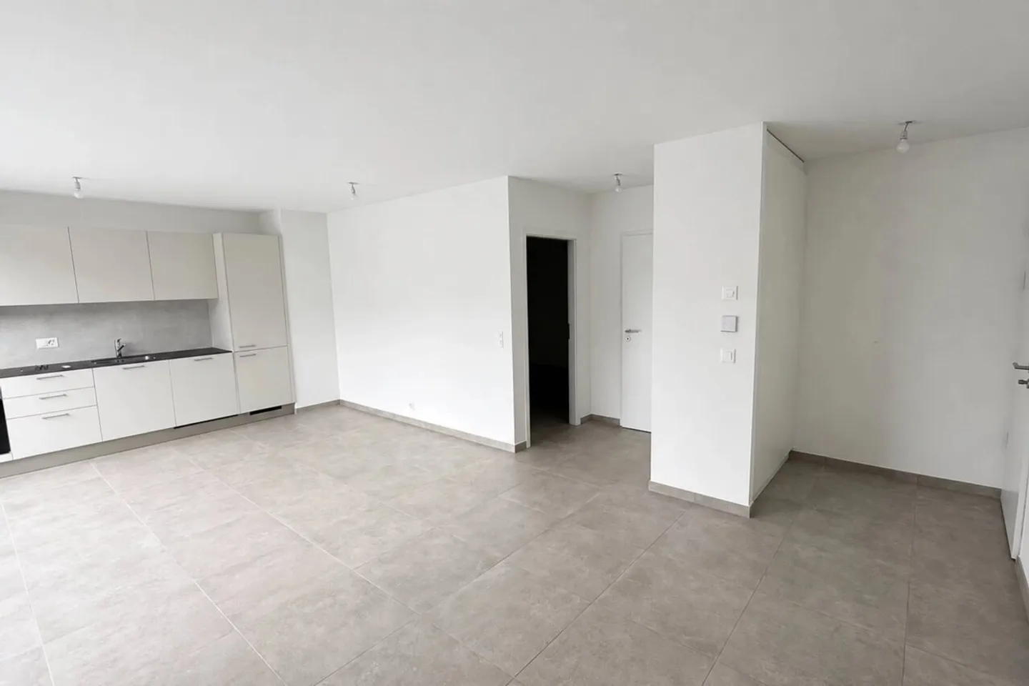 2,5-Zimmer-Dachgeschosswohnung mit Terrasse zur Miete in Uvrier - Foto 2 von 9