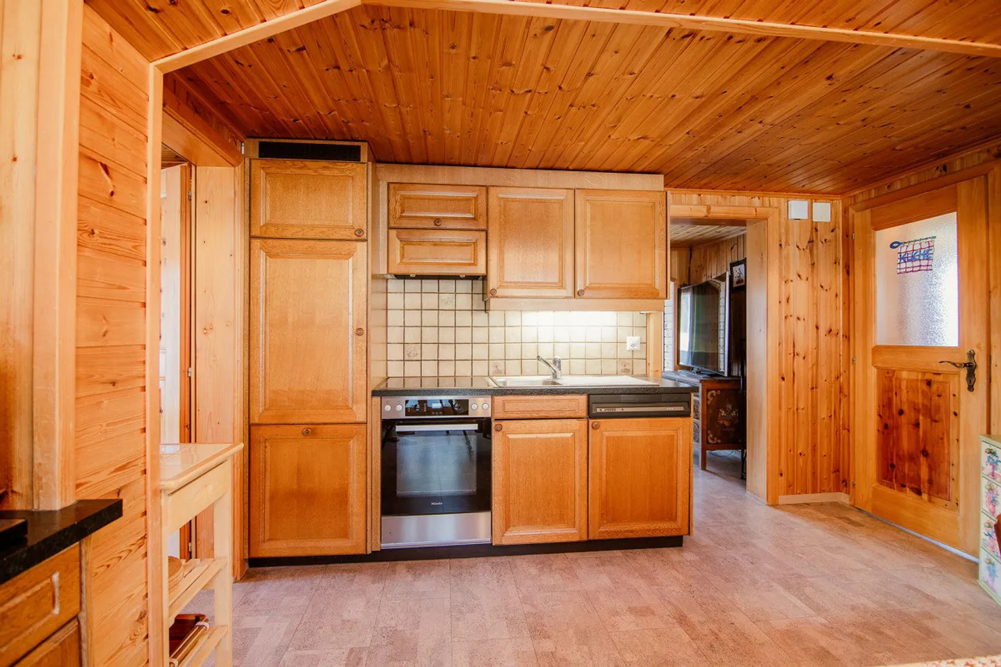 Sunny attic apartment in a chalet, directly by the cable car - Photo 3 of 9