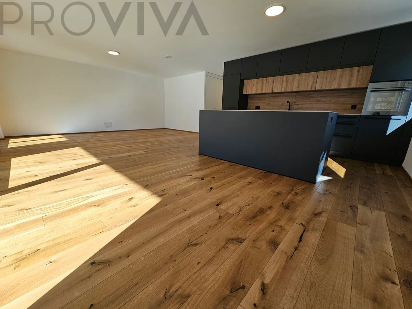 MOLTO SPAZIO ABITATIVO - GRANDE TERRAZZA E VISTA LIBERA - Foto 9 di 11