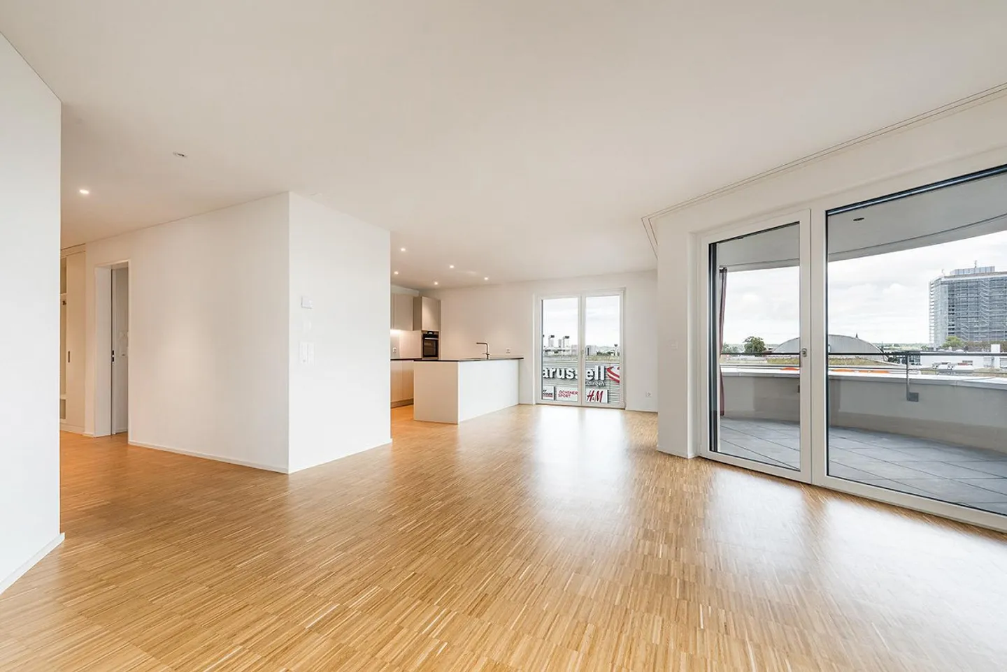 Stylish new 4.5-room apartment in the heart of the city of Kreuzlingen - Photo 3 of 9