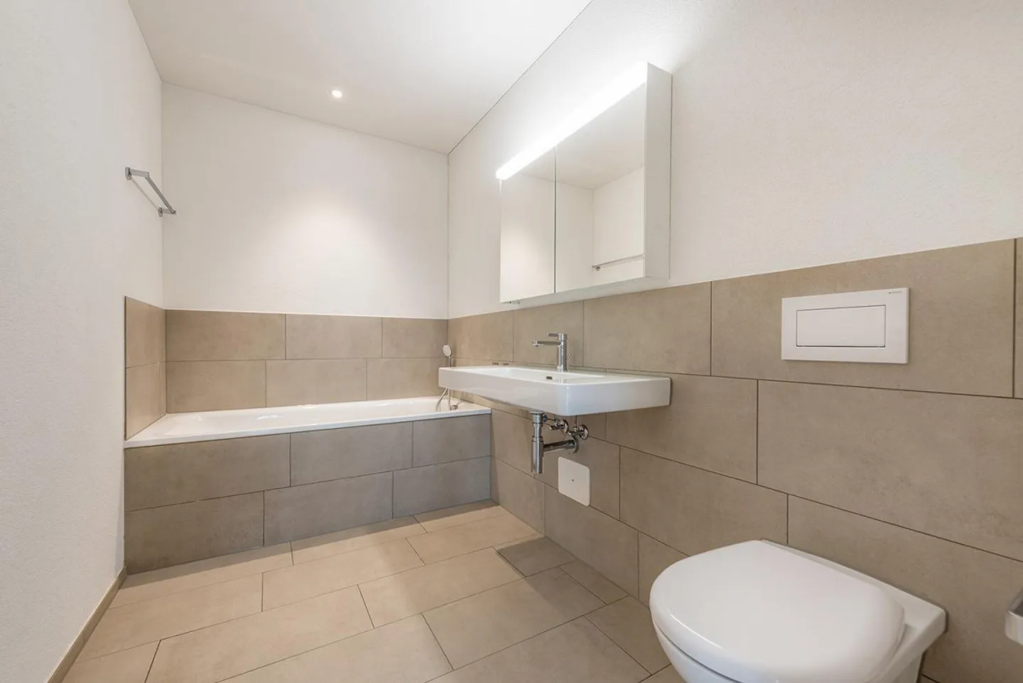 Stylish new 4.5-room apartment in the heart of the city of Kreuzlingen - Photo 4 of 9