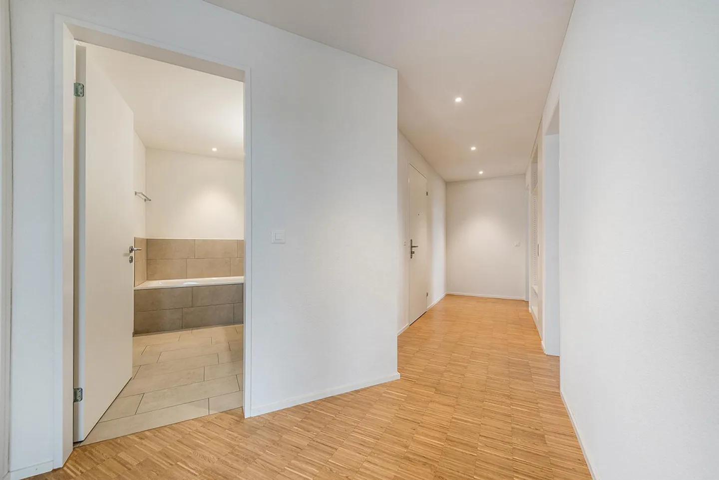 Stylish new 4.5-room apartment in the heart of the city of Kreuzlingen - Photo 5 of 9