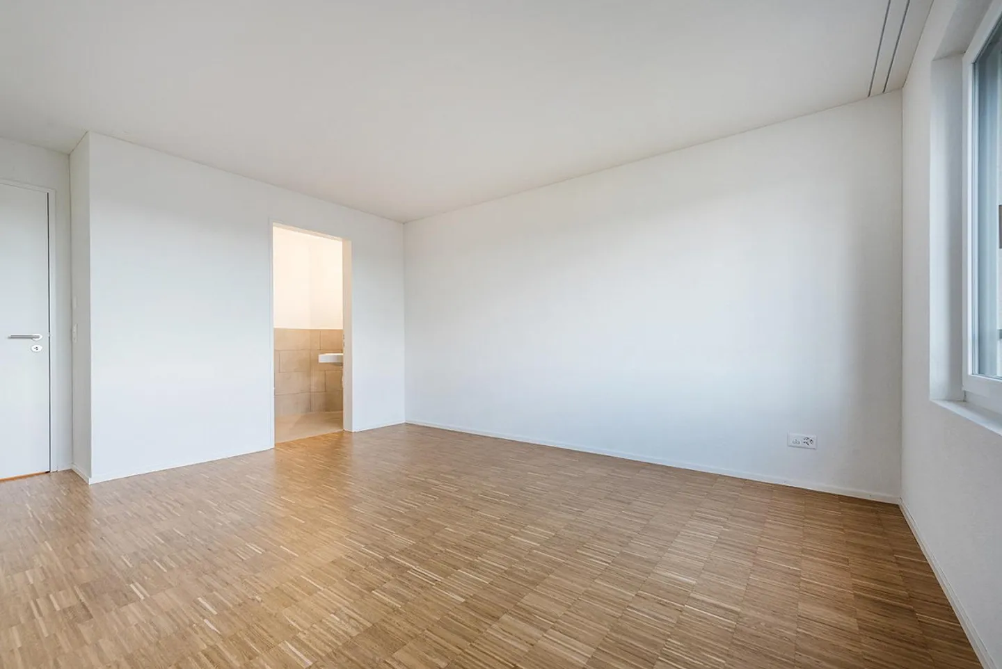 Stylish new 4.5-room apartment in the heart of the city of Kreuzlingen - Photo 6 of 9