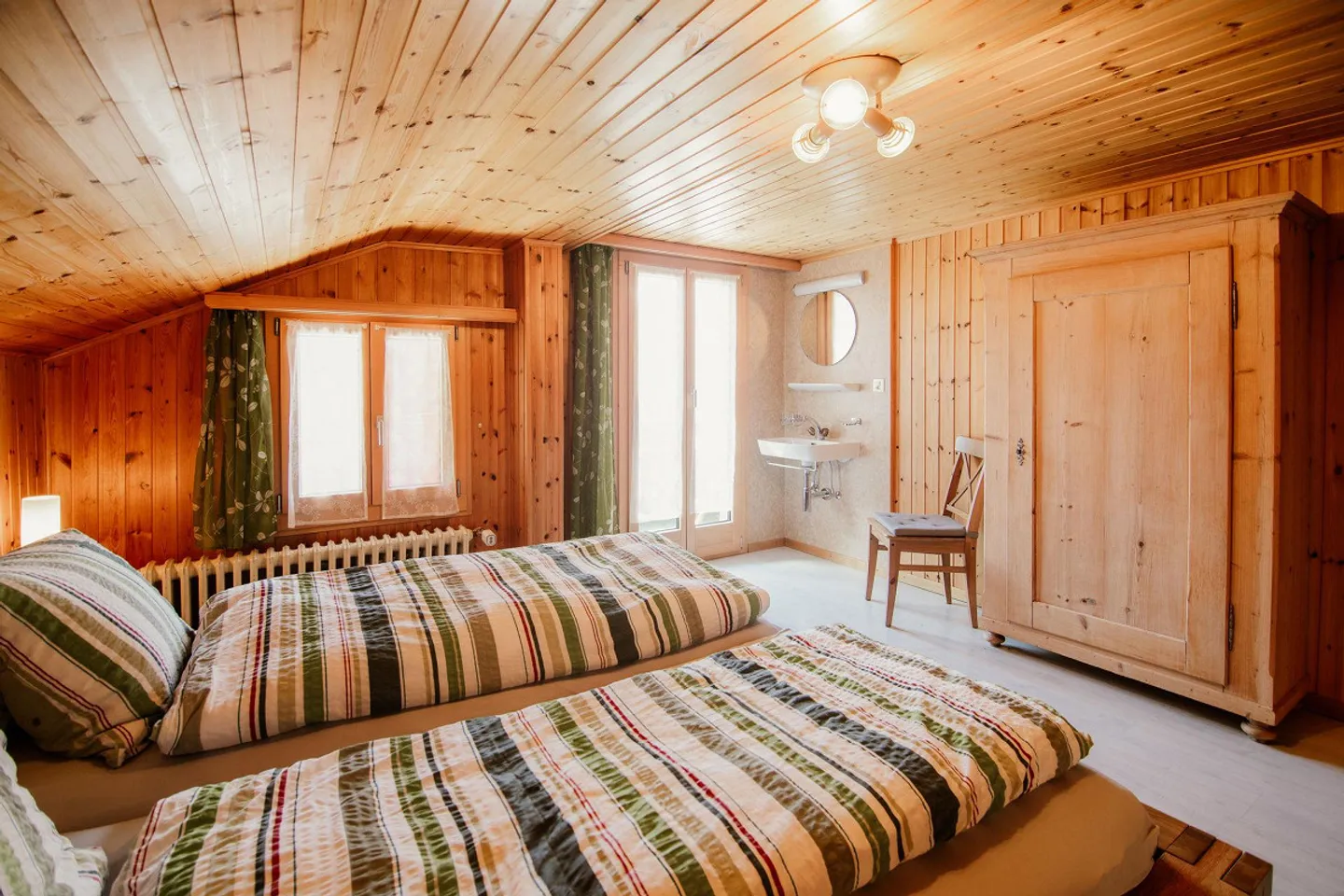 Sunny attic apartment in a chalet, directly by the cable car - Photo 4 of 9