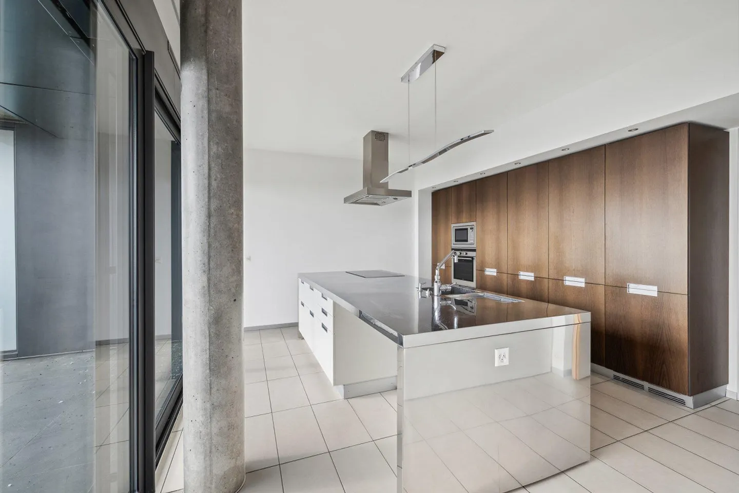 Superb high-end apartment! - Photo 4 of 8