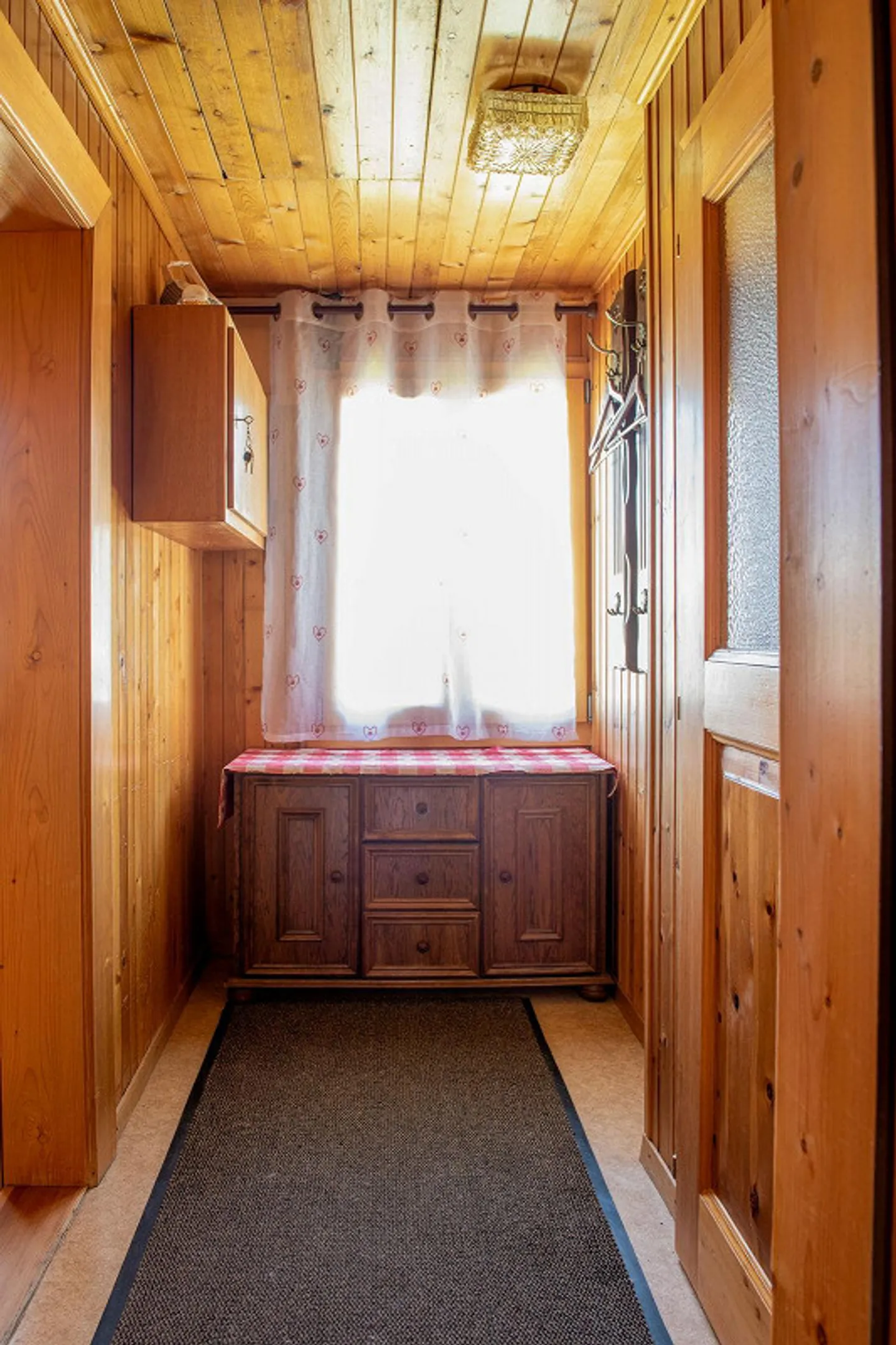 Sunny attic apartment in a chalet, directly by the cable car - Photo 7 of 9