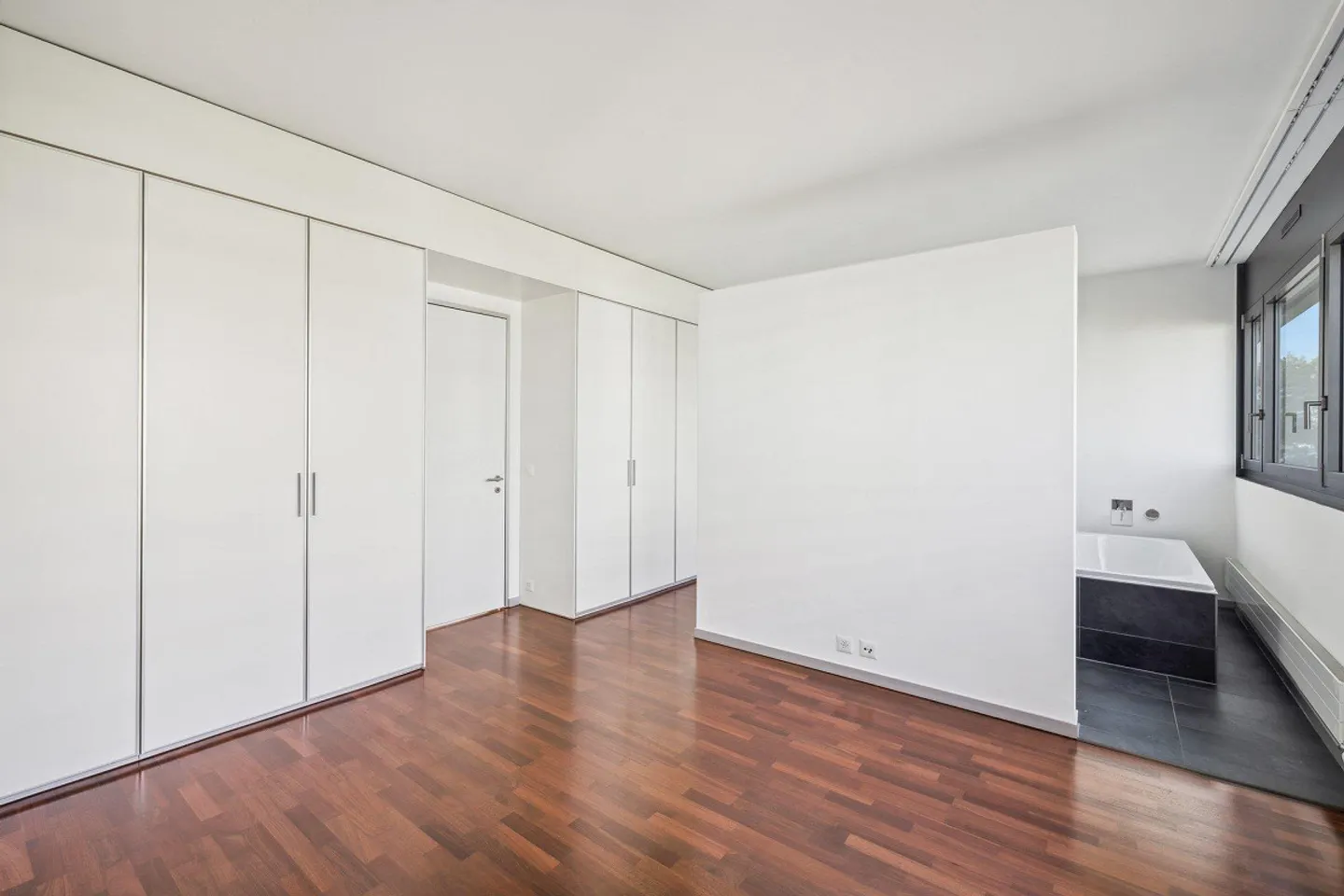 Superb high-end apartment! - Photo 7 of 8
