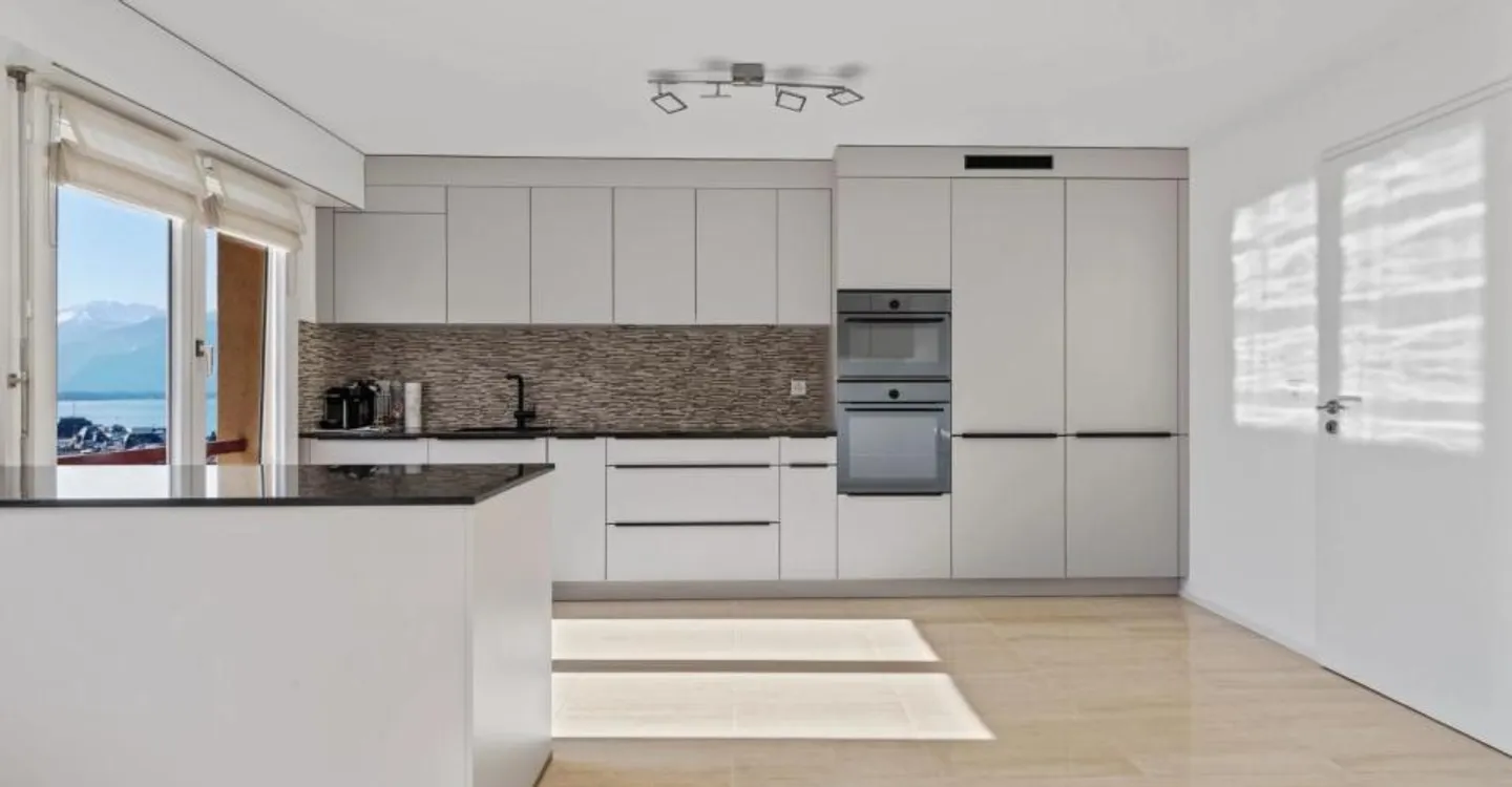 Schöne geräumige 6,5-Zimmer-Wohnung von 175m2 im 8. Stock. - Foto 5 von 13