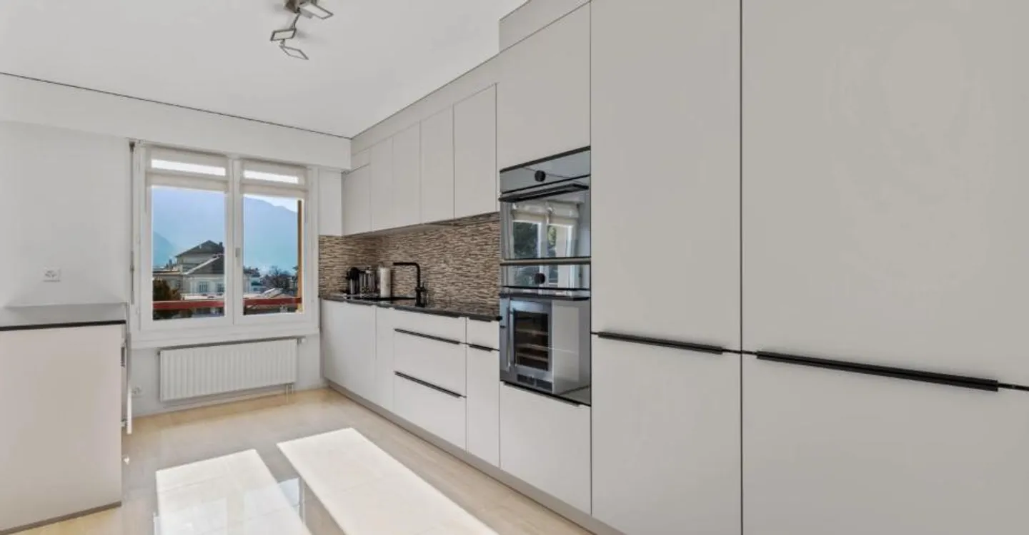 Schöne geräumige 6,5-Zimmer-Wohnung von 175m2 im 8. Stock. - Foto 4 von 13