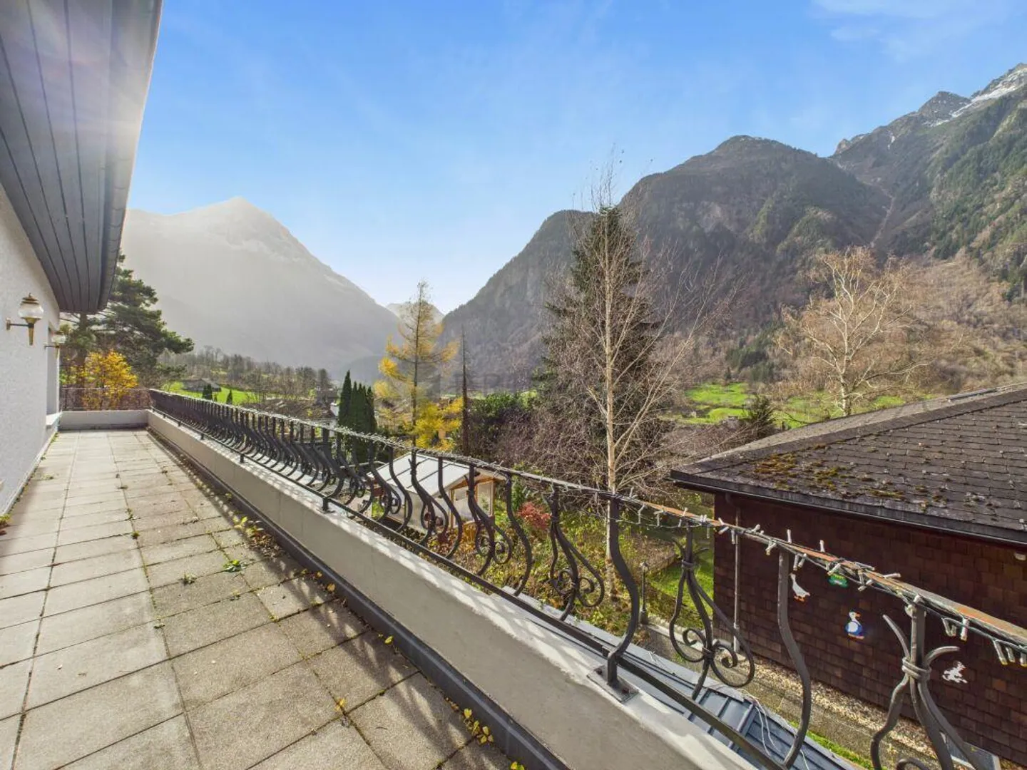 Elegance meets view: The incomparable salon of this Silenen ... - Photo 12 of 18