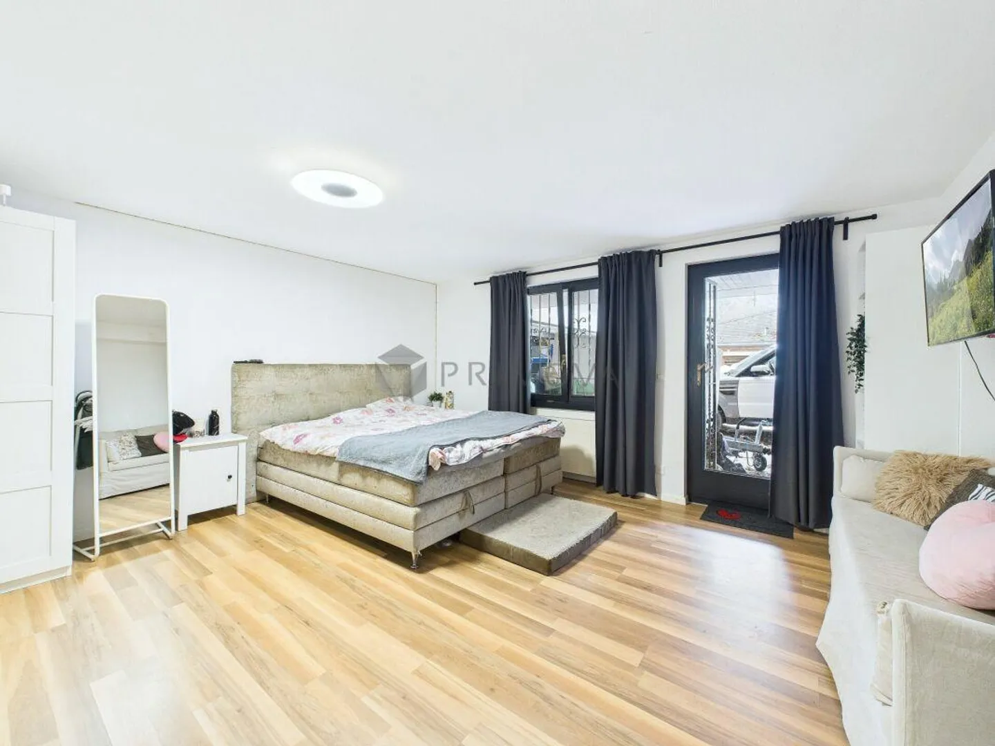 Elegance meets view: The incomparable salon of this Silenen ... - Photo 15 of 18