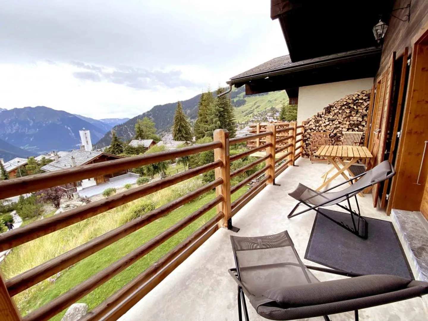 Appartamento all'ultimo piano Ski in/out tra Le Rouge e Medran - Foto 14 di 14