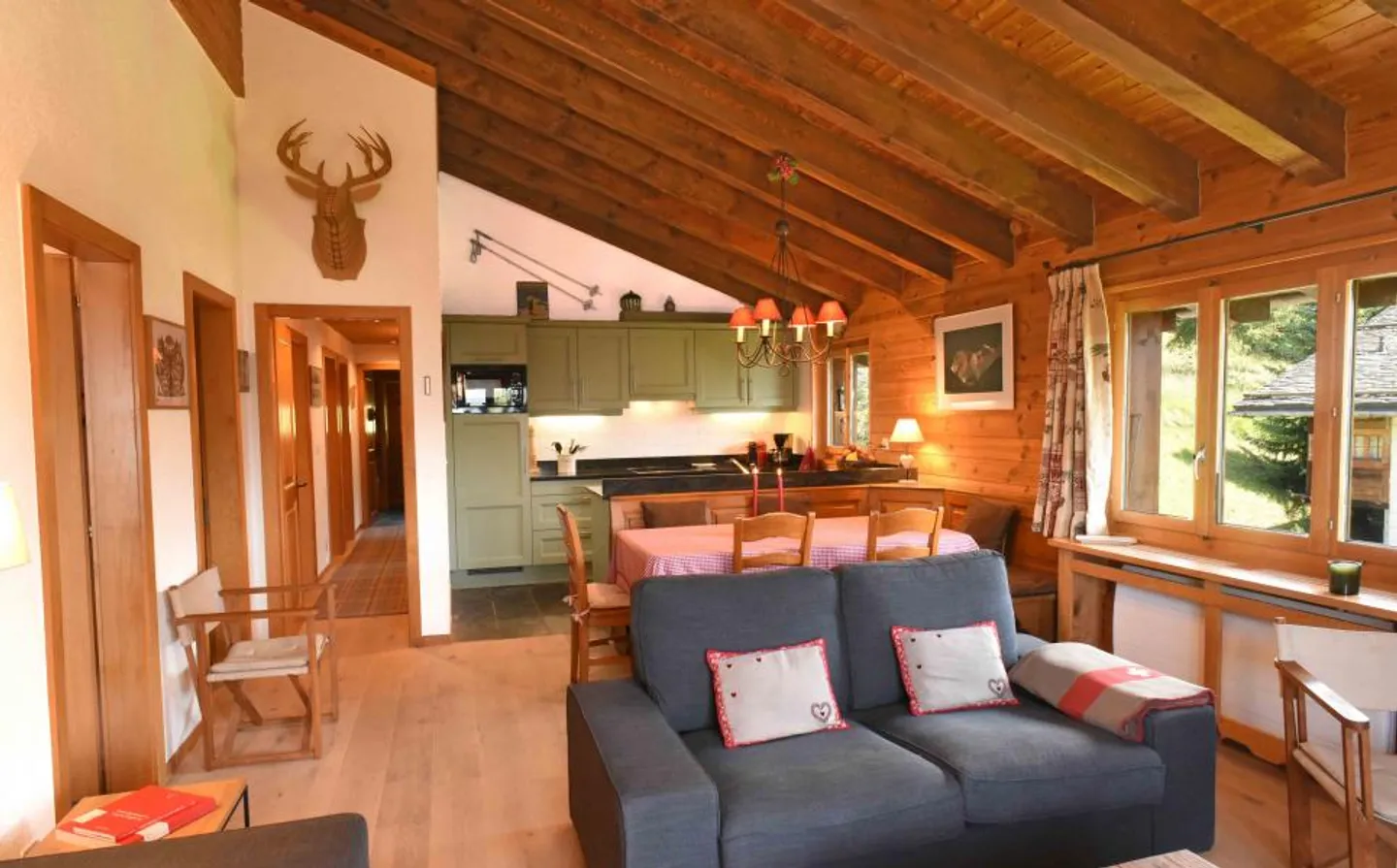 Appartamento all'ultimo piano Ski in/out tra Le Rouge e Medran - Foto 4 di 14