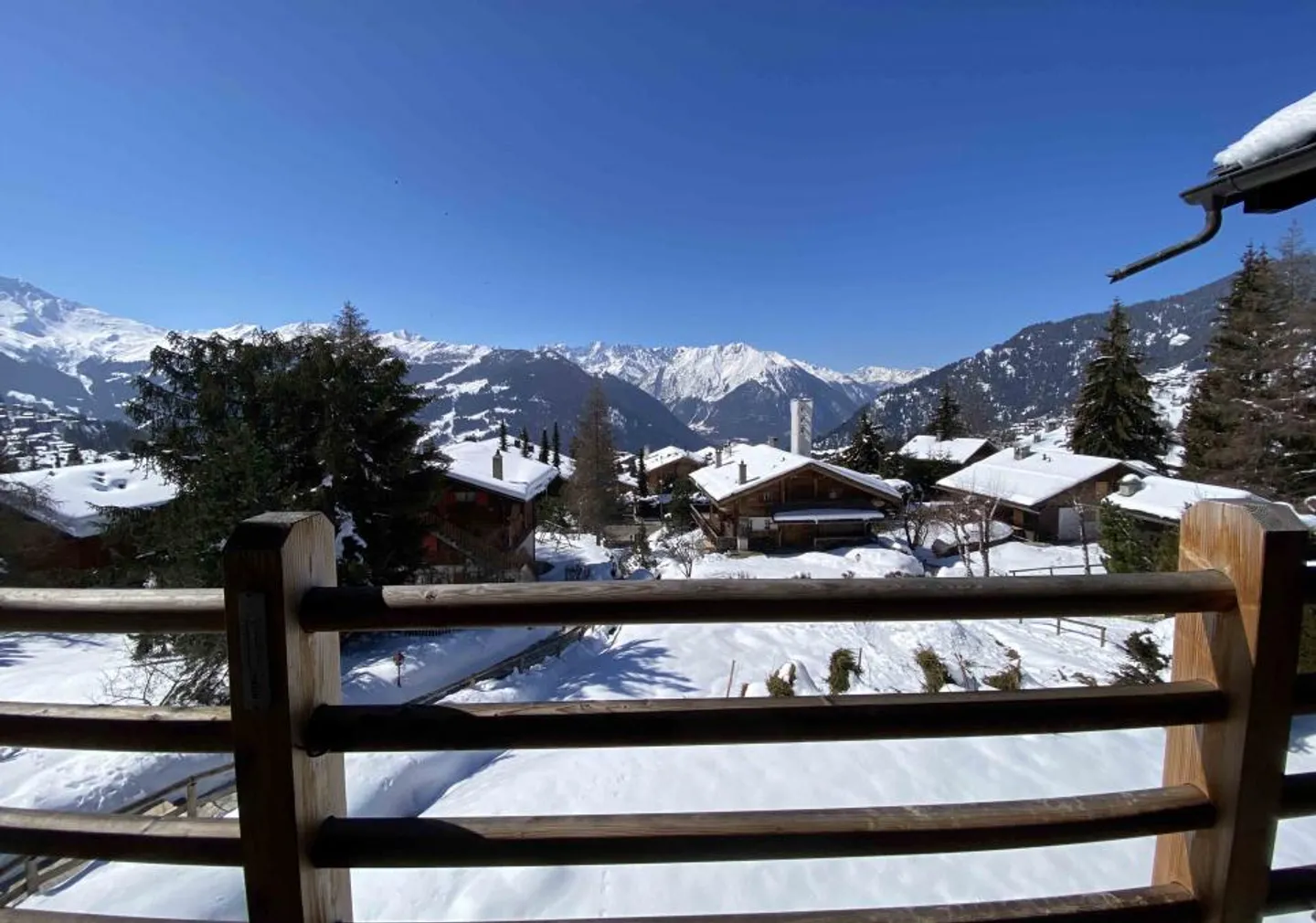 Appartamento all'ultimo piano Ski in/out tra Le Rouge e Medran - Foto 1 di 14