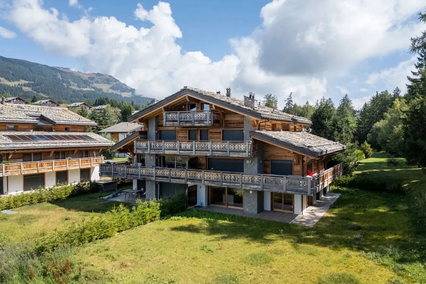 Luxury Garden Apartment on the Edge of the Golf Course in Crans-Montana - Photo 1 of 7