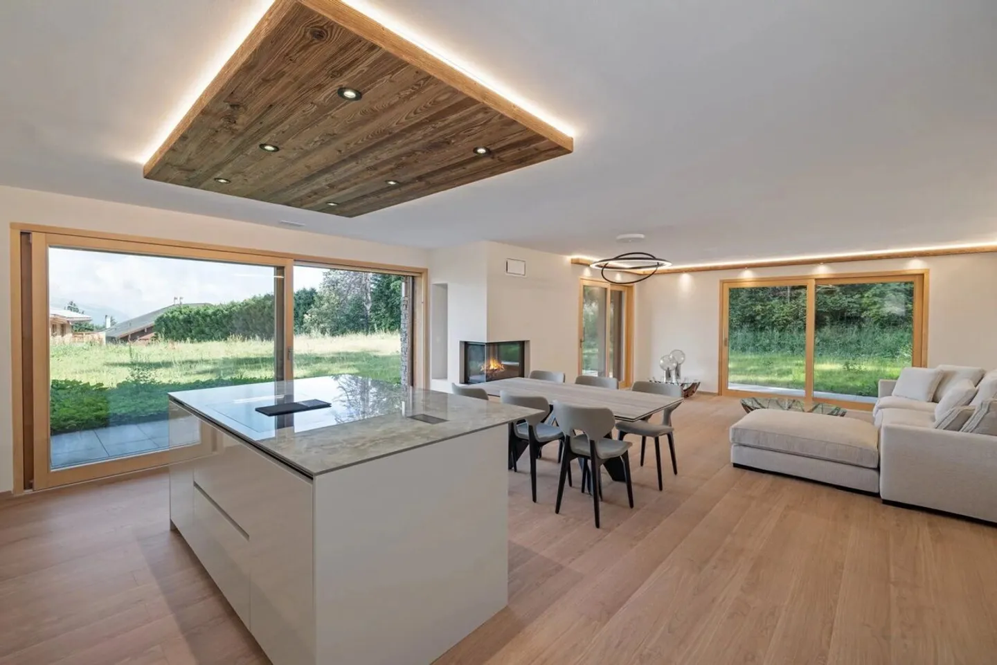 Luxury Garden Apartment on the Edge of the Golf Course in Crans-Montana - Photo 3 of 7