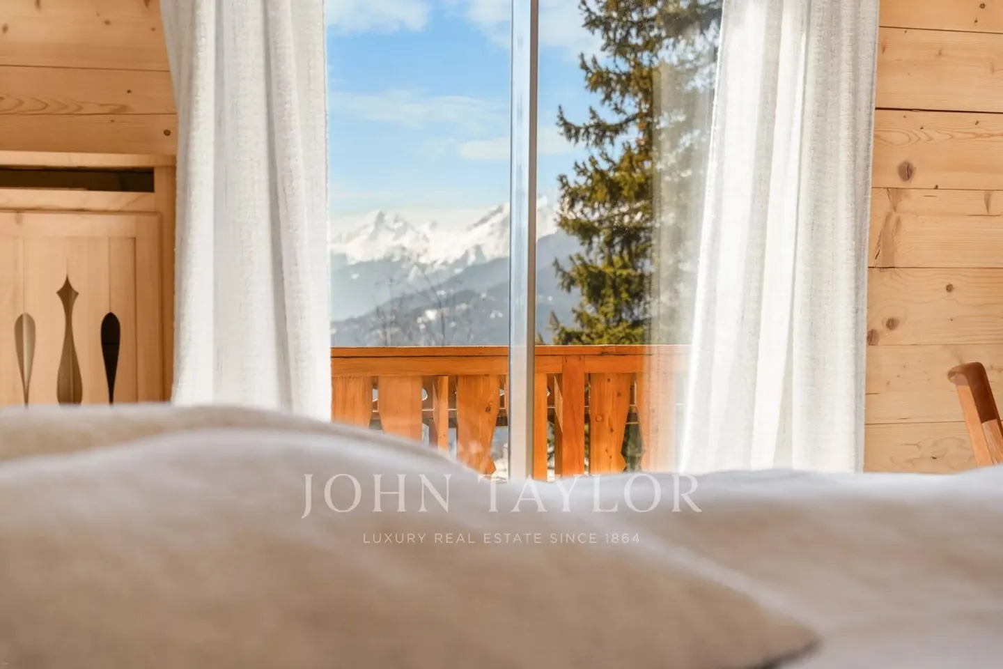 Family chalet with 10 rooms, indoor pool and splendid ... - Photo 8 of 13