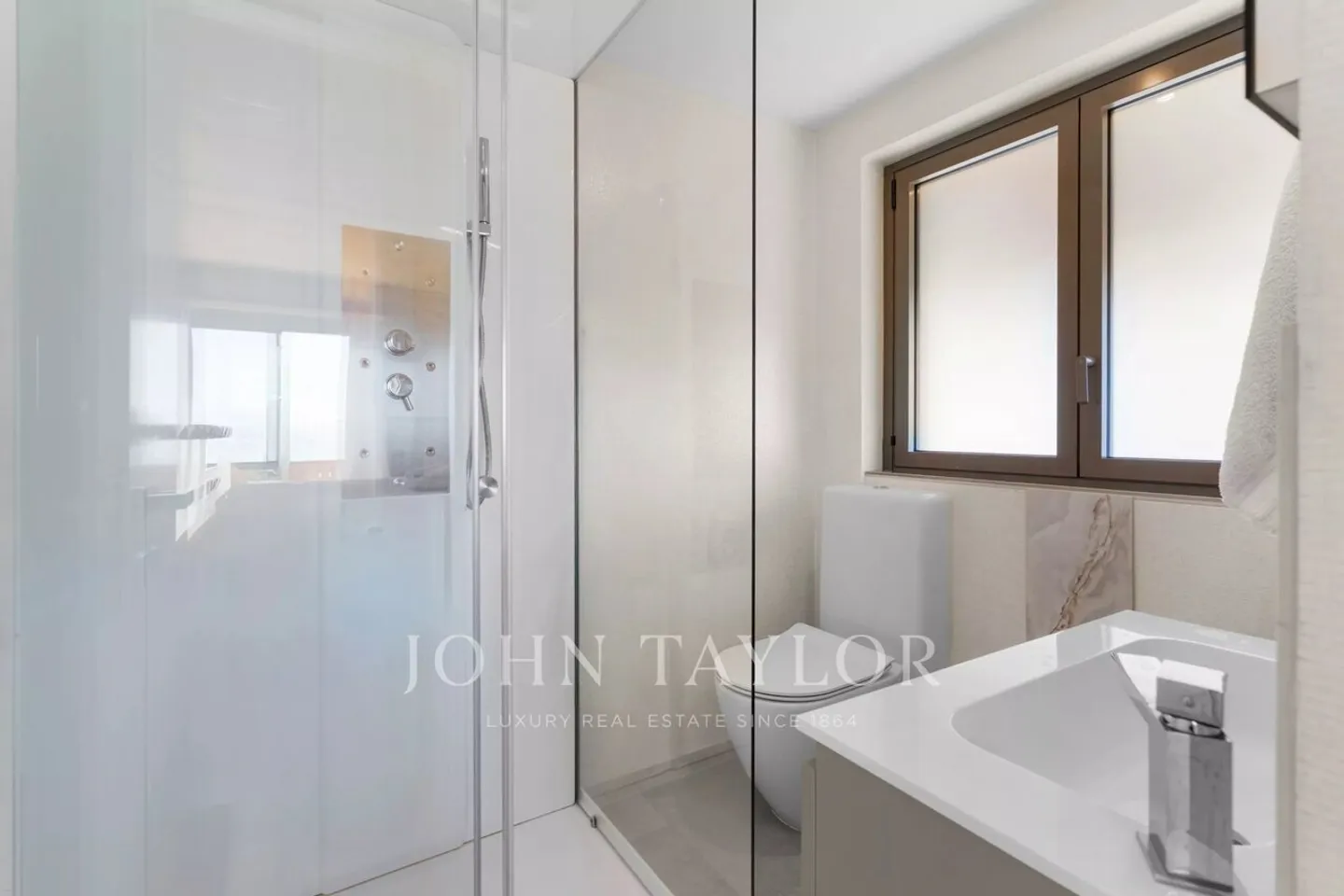 Family chalet with 10 rooms, indoor pool and splendid ... - Photo 9 of 13