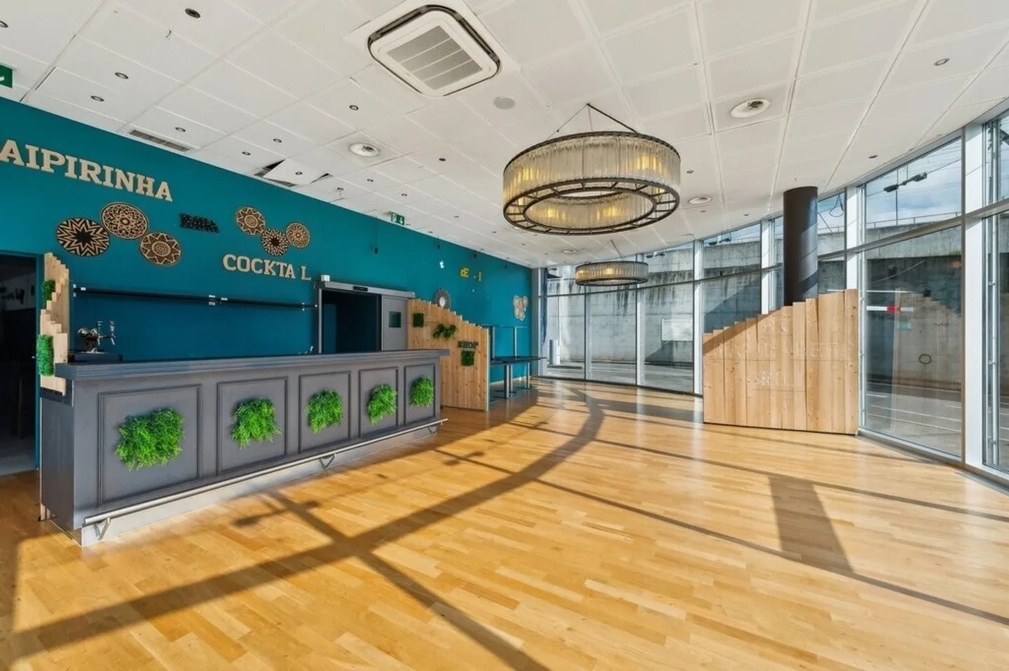 Commercial space of 548m2 with terrace ideal for a restaurant - Photo 2 of 8
