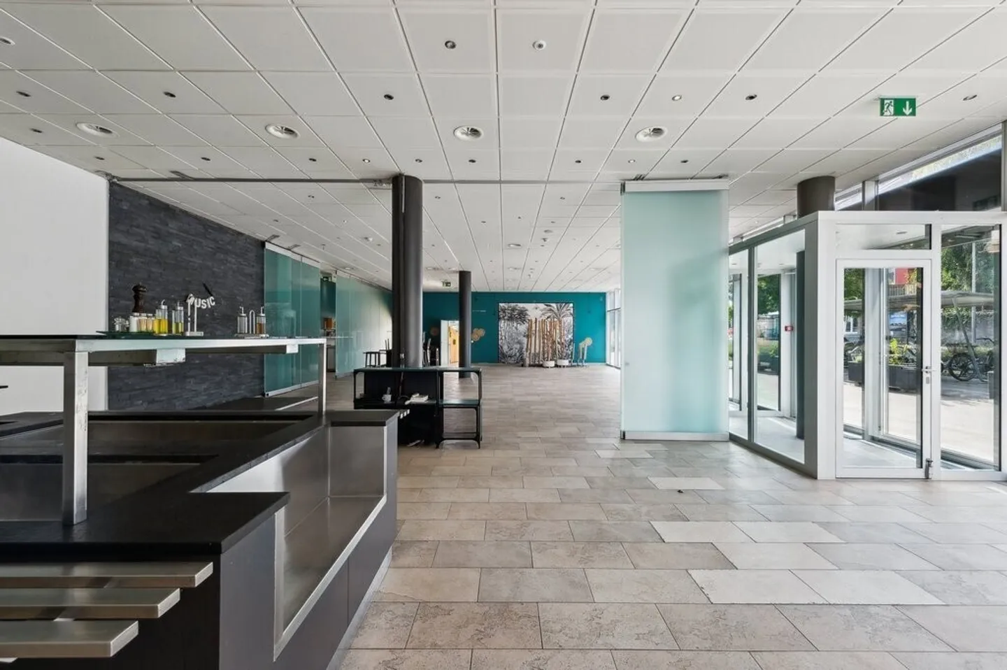 Commercial space of 548m2 with terrace ideal for a restaurant - Photo 4 of 8