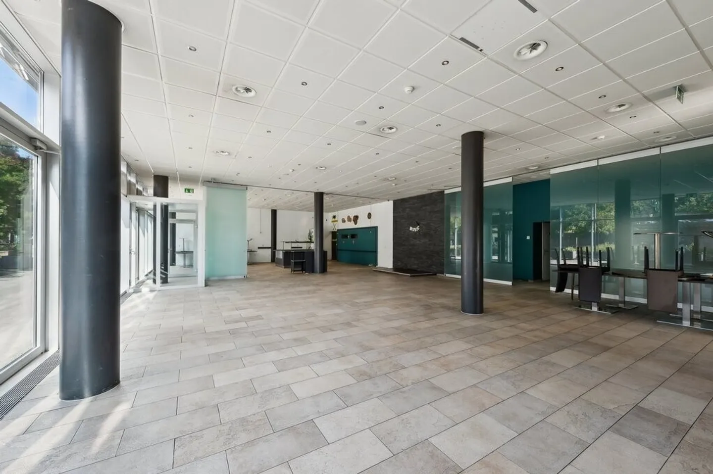 Commercial space of 548m2 with terrace ideal for a restaurant - Photo 5 of 8