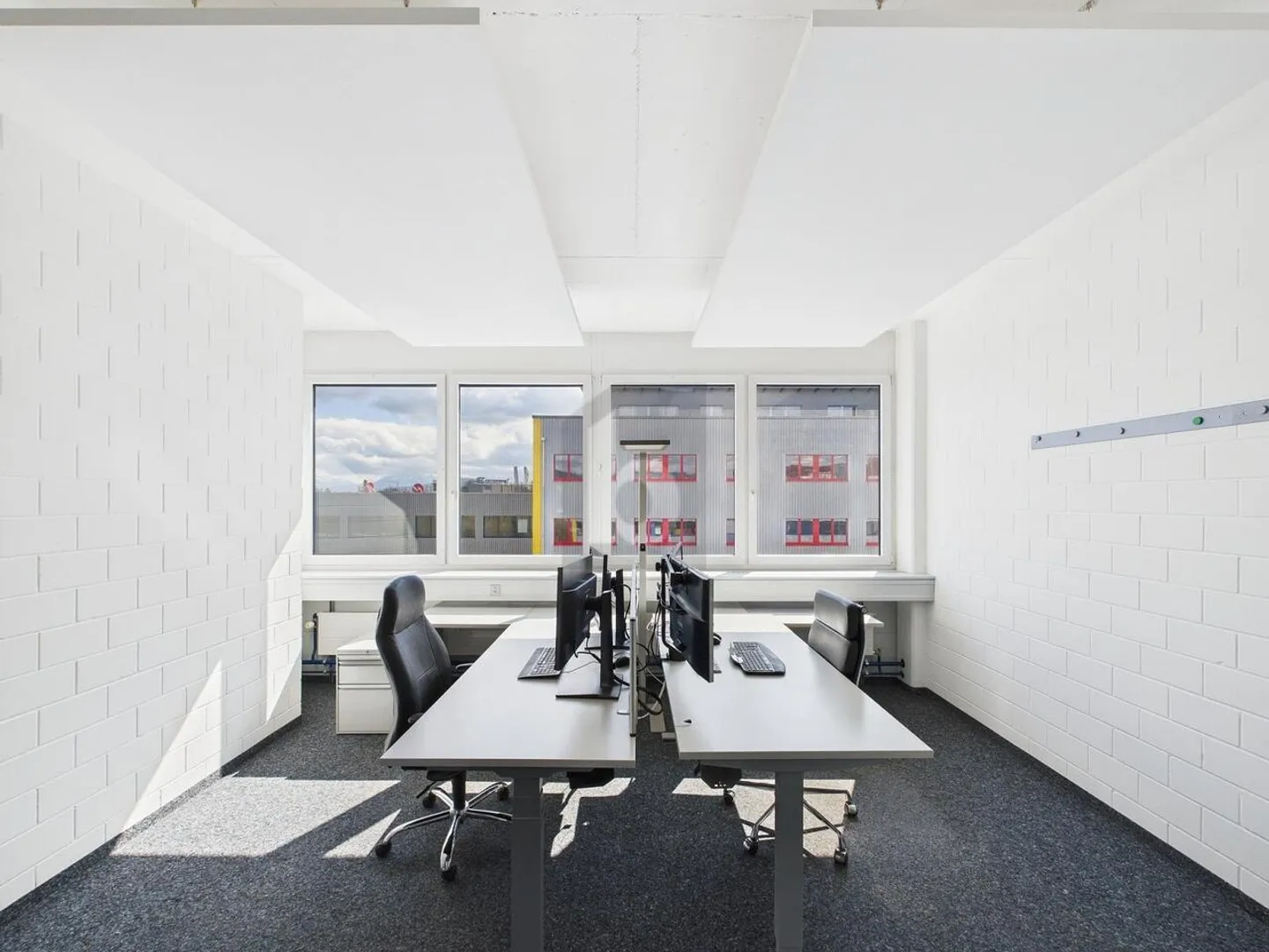 REPRÉSENTATIF DANS UN EMPLACEMENT CENTRAL - Photo 3 sur 6