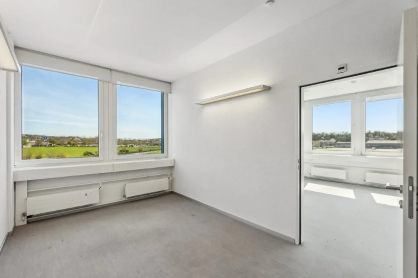 Office space in a central location - Limited until December 2030 - Photo 2 of 11