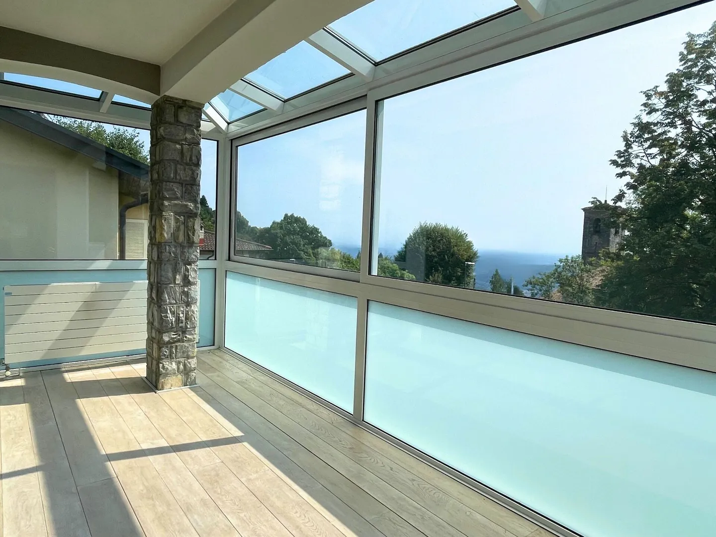 Casa unifamiliare con giardino e vista panoramica ristrutturata - Foto 8 di 16