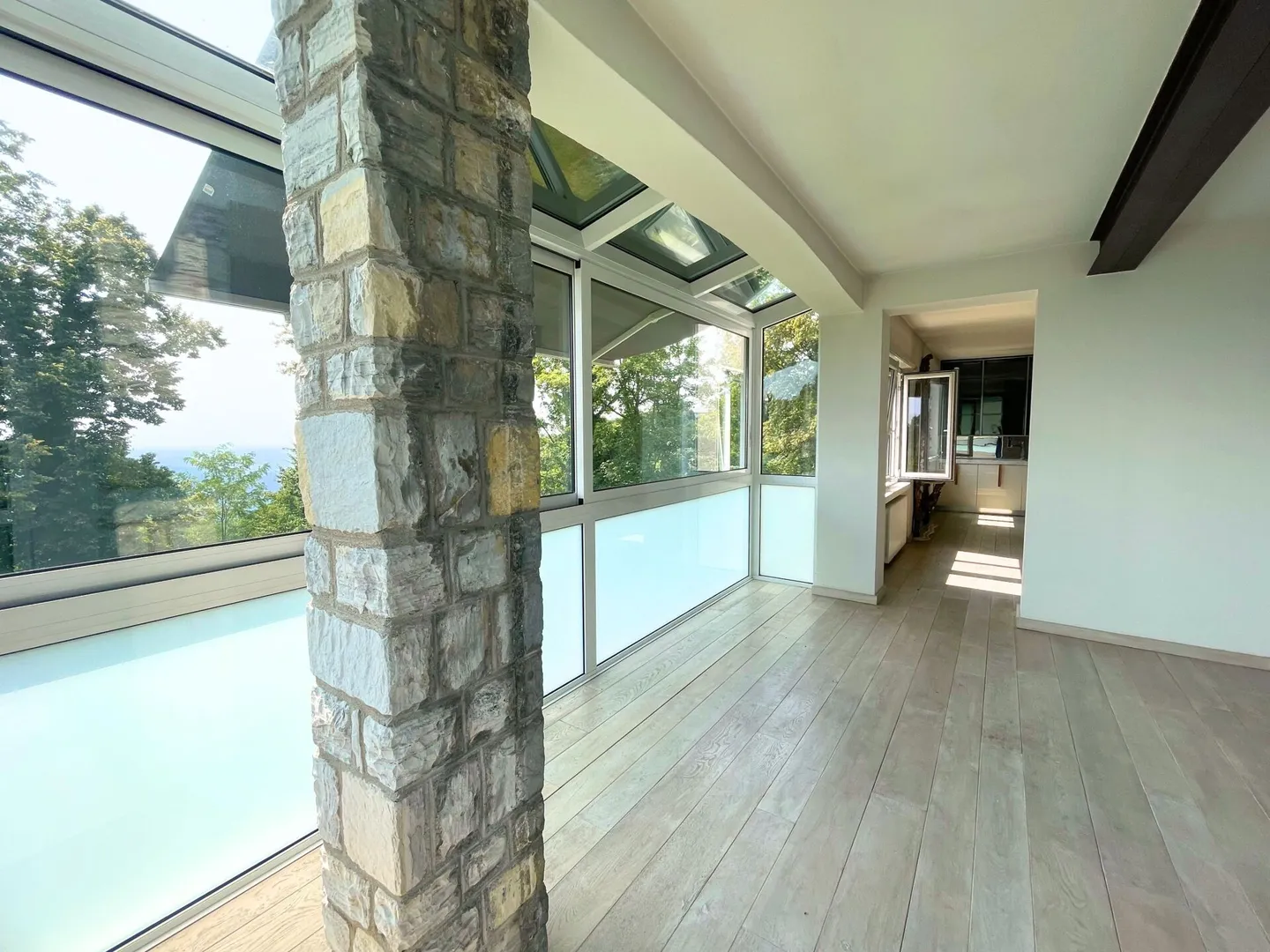 Casa unifamiliare con giardino e vista panoramica ristrutturata - Foto 7 di 16