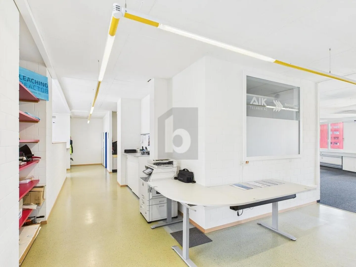 REPRÉSENTATIF DANS UN EMPLACEMENT CENTRAL - Photo 5 sur 6