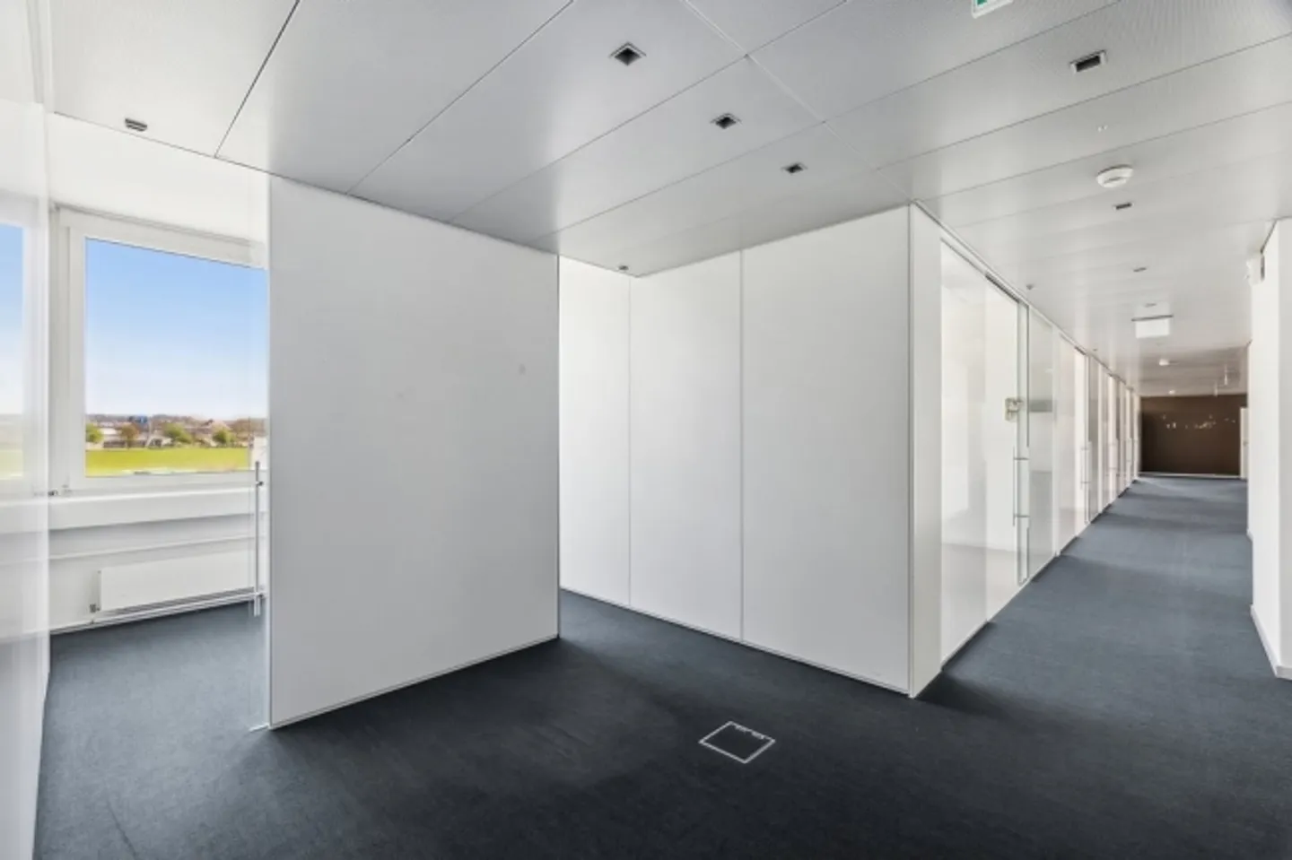 Office space in a central location - Limited until December 2030 - Photo 3 of 11