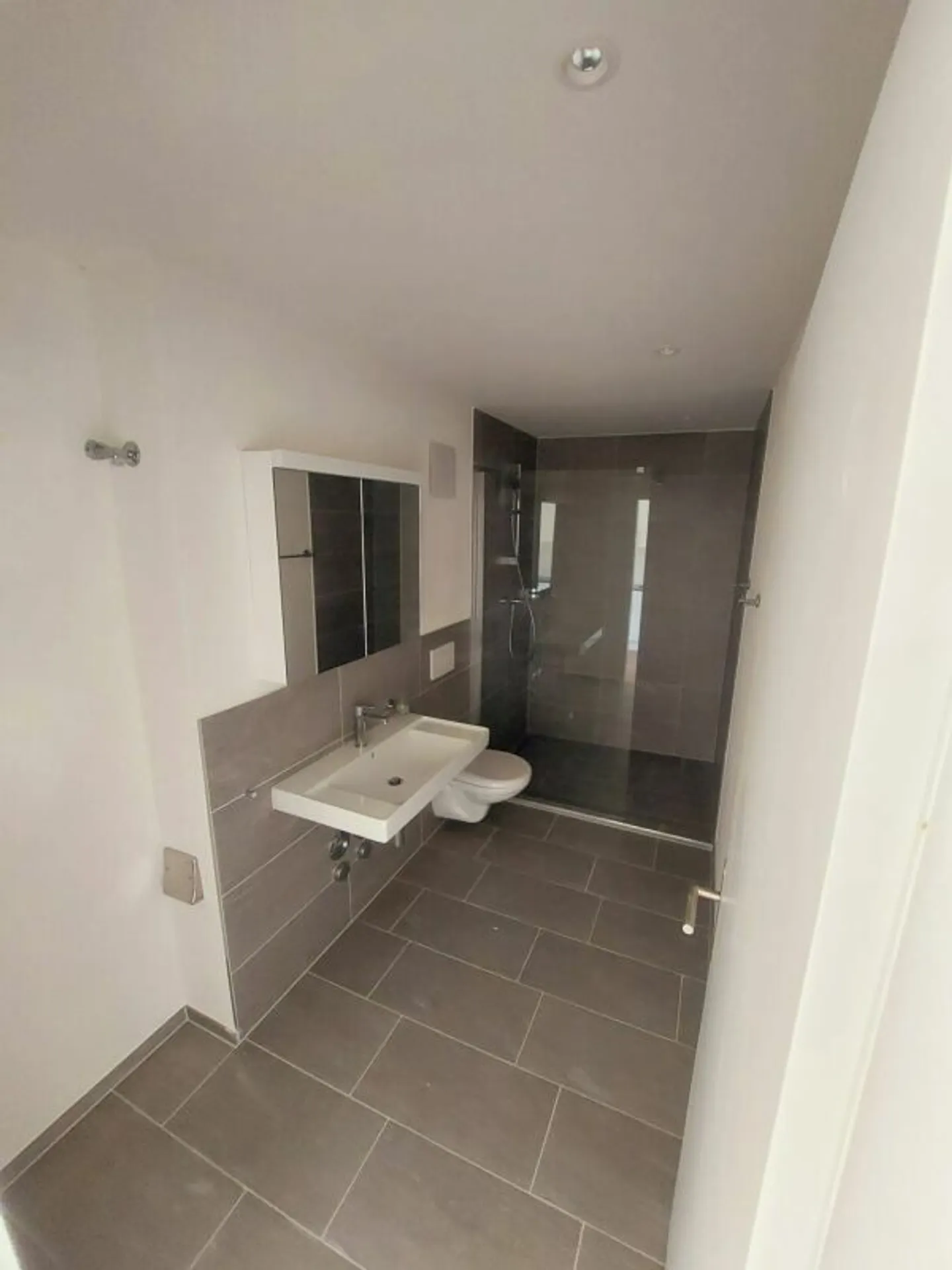 Modern 1.5-room new apartment with spacious balcony - first occupancy - Photo 7 of 11
