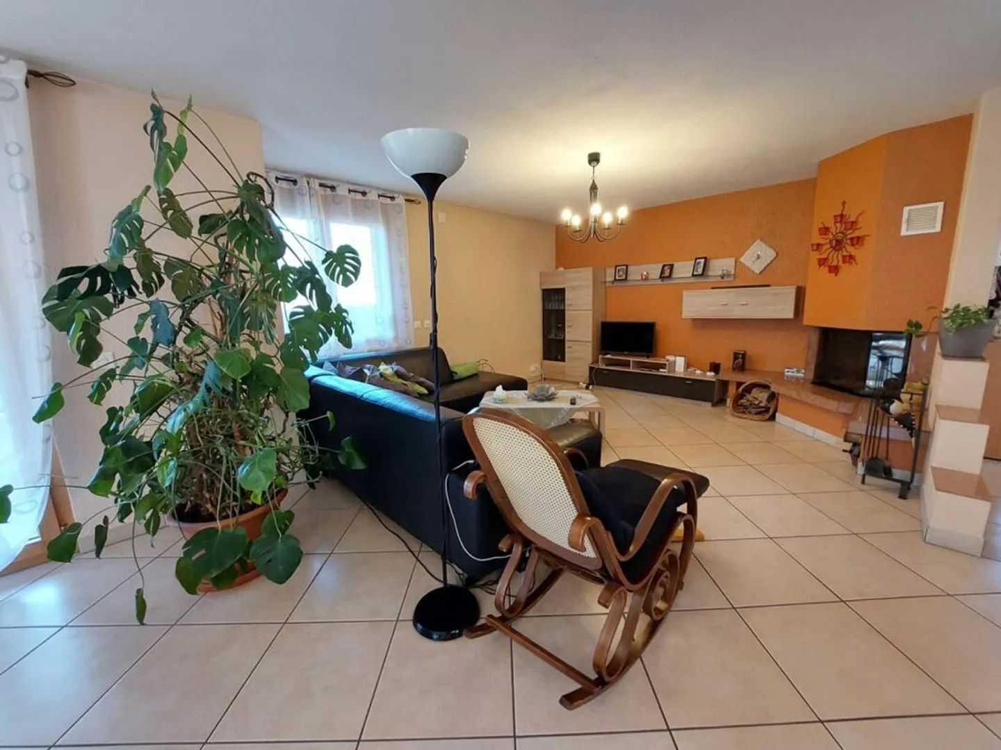 Modern villa with garden, large garage for 4 cars - Photo 5 of 15