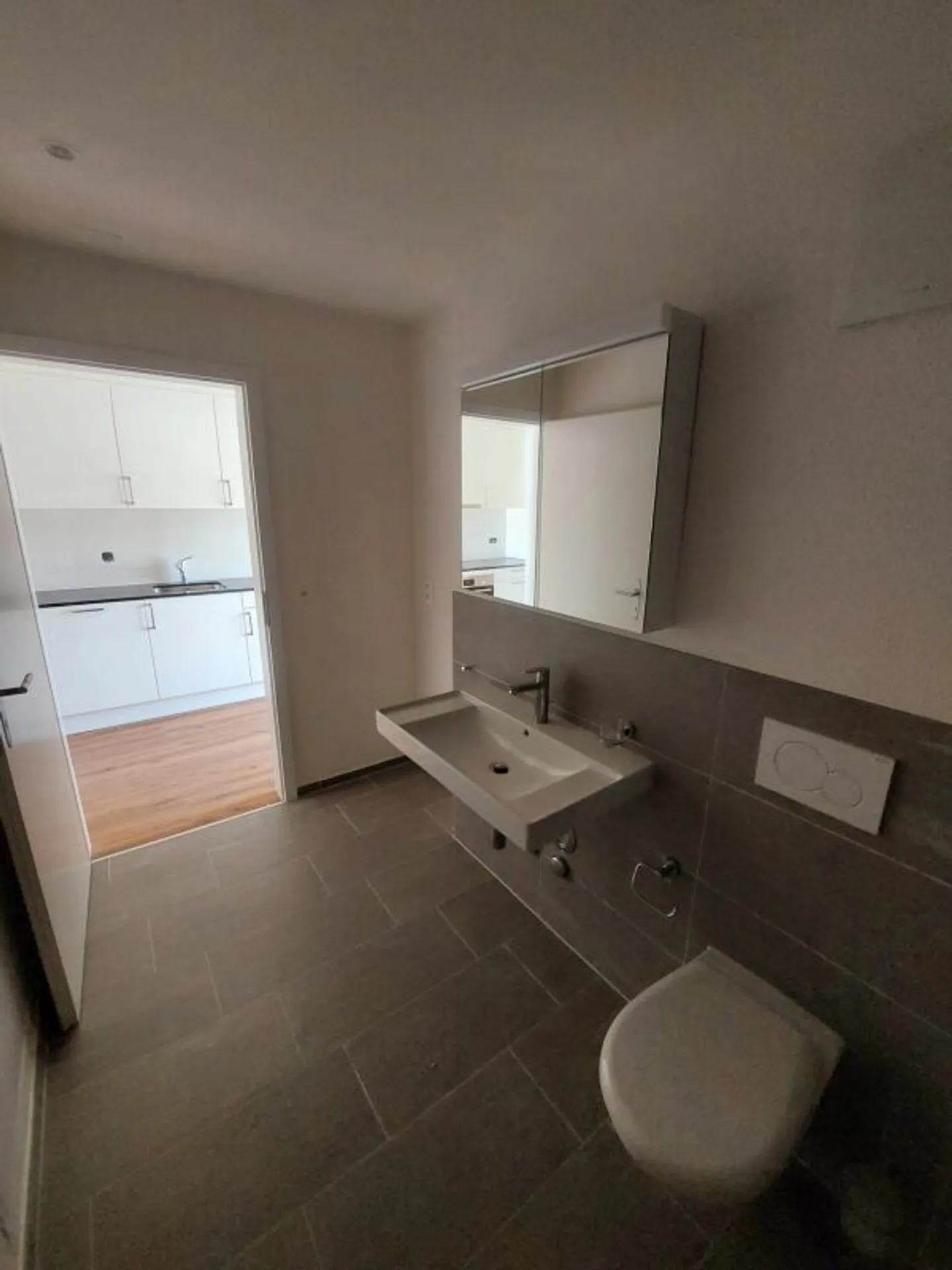 Modern 1.5-room new apartment with spacious balcony - first occupancy - Photo 9 of 11