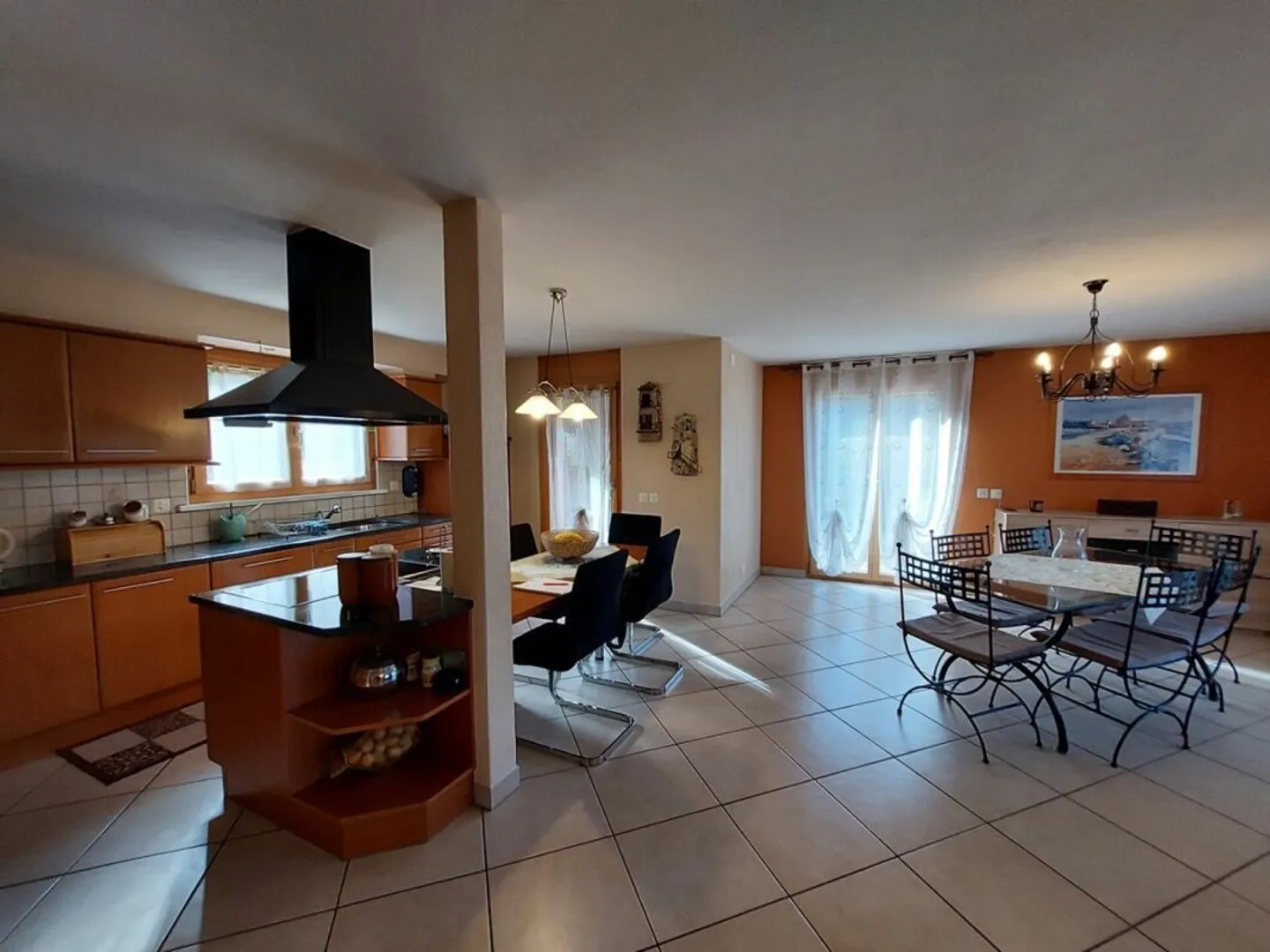 Modern villa with garden, large garage for 4 cars - Photo 7 of 15