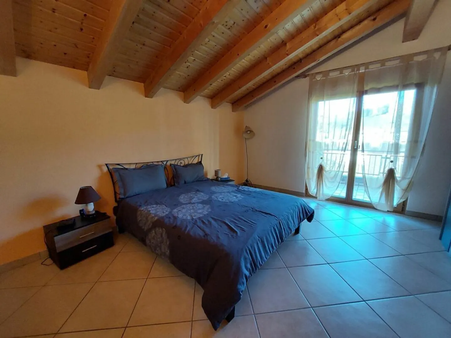 Modern villa with garden, large garage for 4 cars - Photo 10 of 15