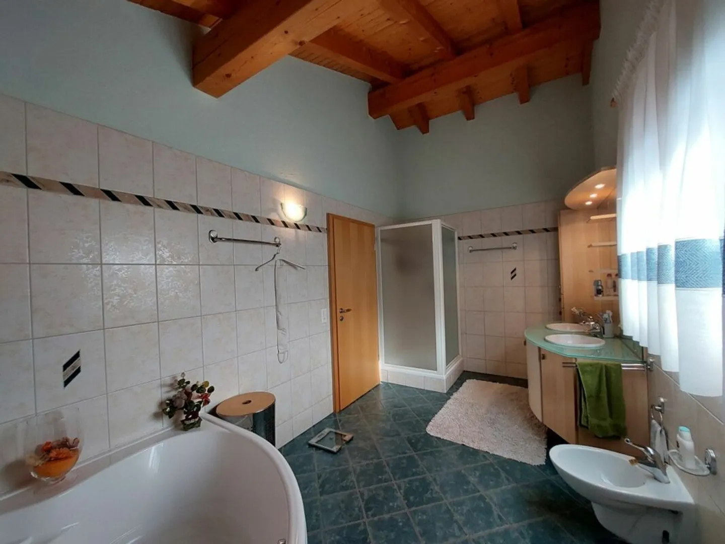 Modern villa with garden, large garage for 4 cars - Photo 13 of 15